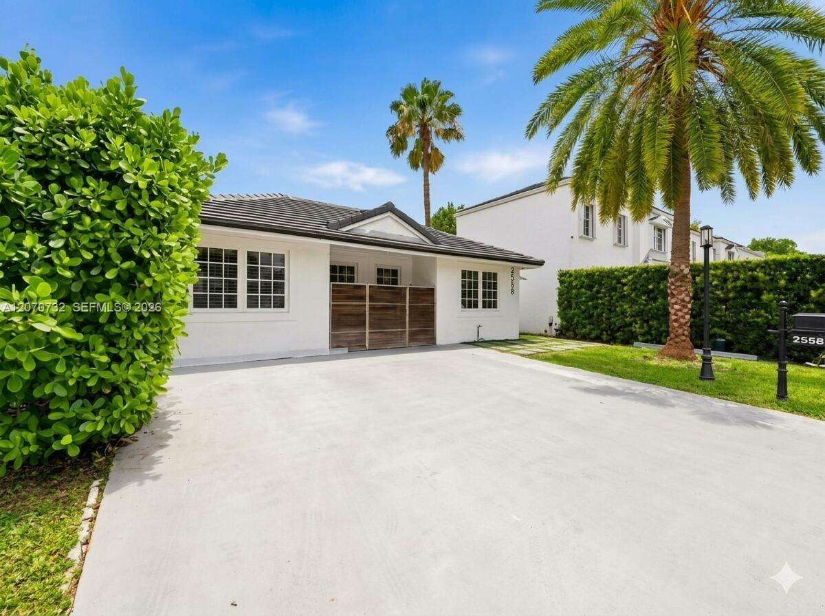 2558 206th Ter, Miami, FL 33180 - For Sale photo 1