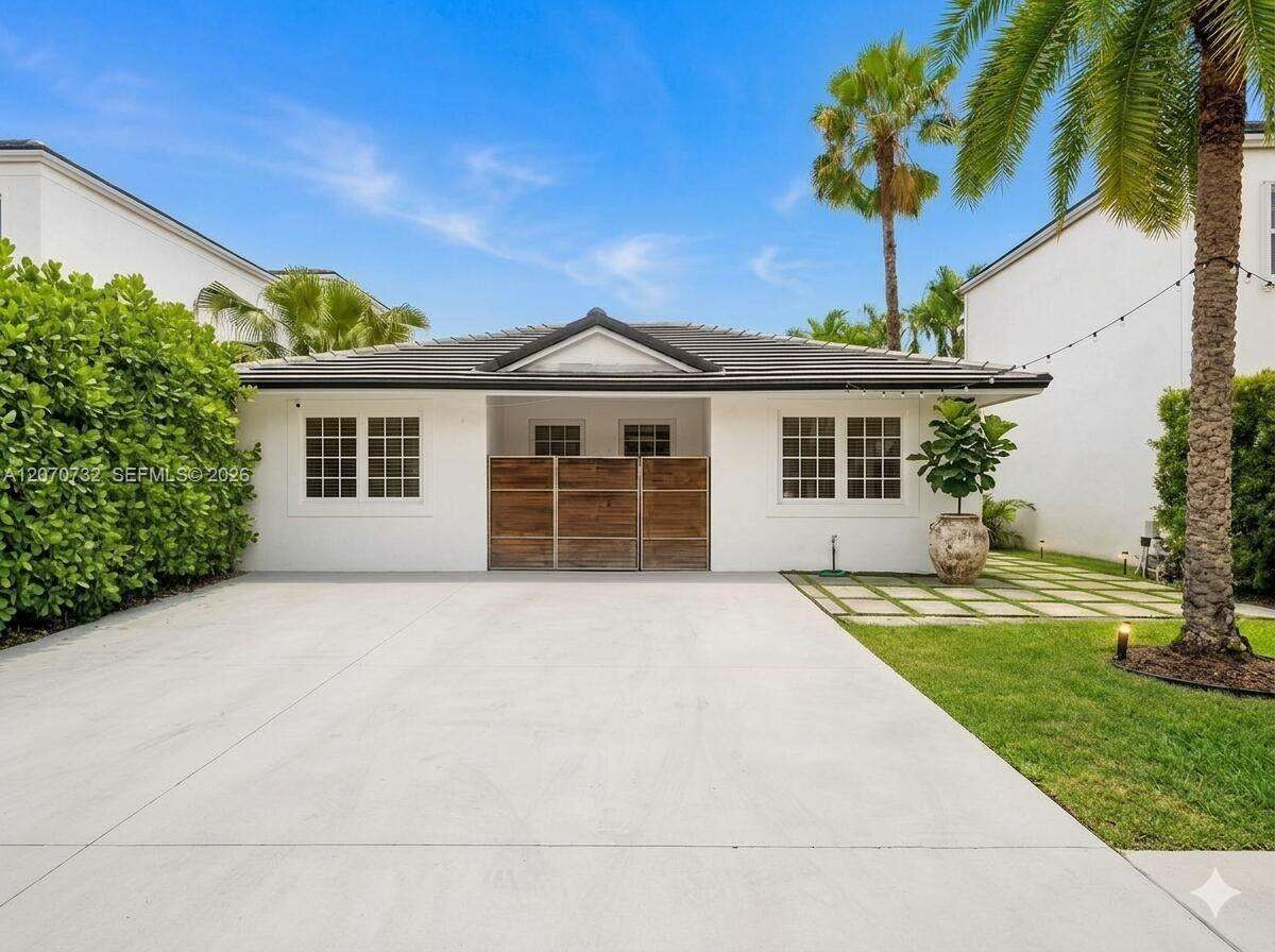 2558 206th Ter, Miami, FL 33180 - For Sale photo 5