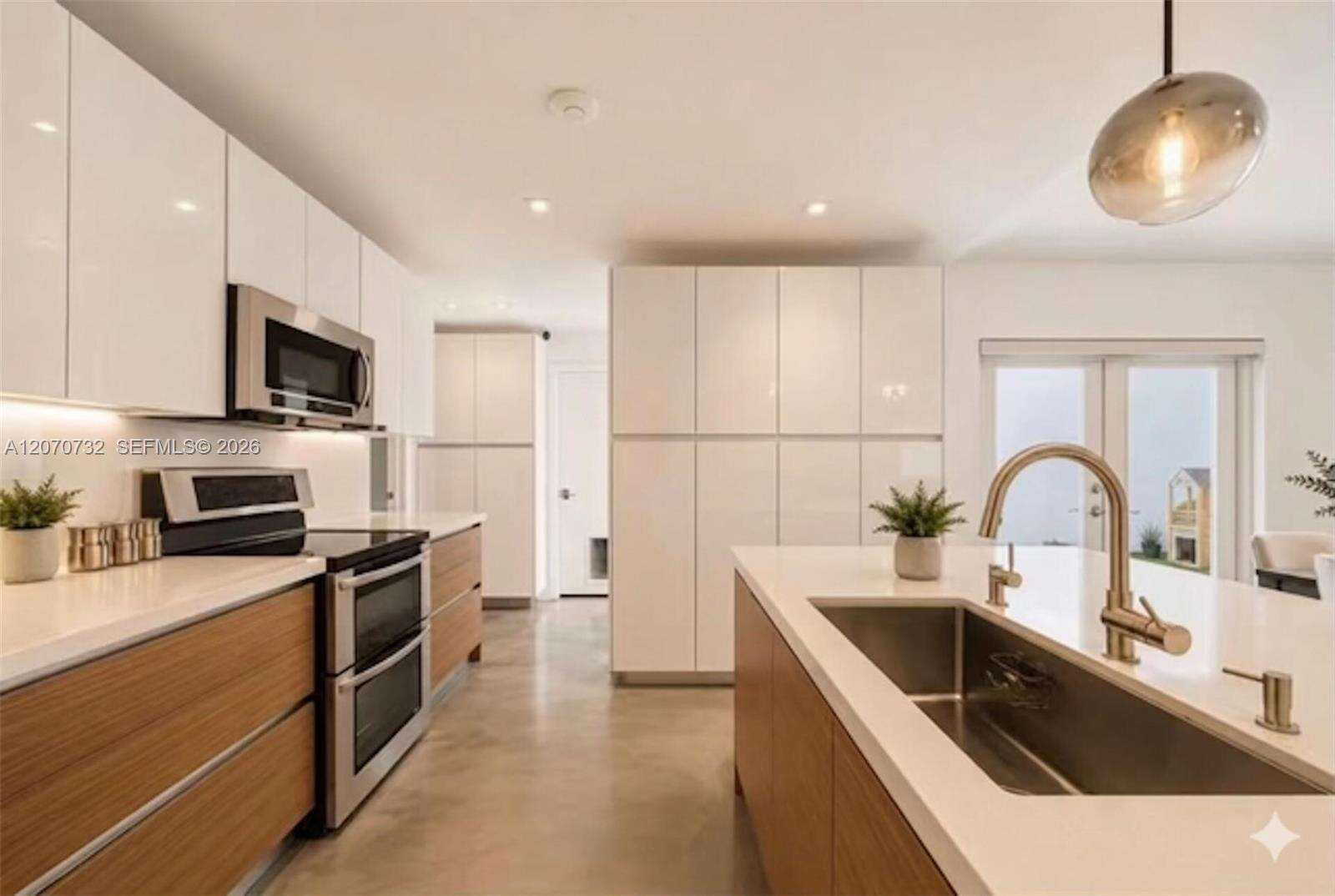 2558 206th Ter, Miami, FL 33180 - For Sale photo 6