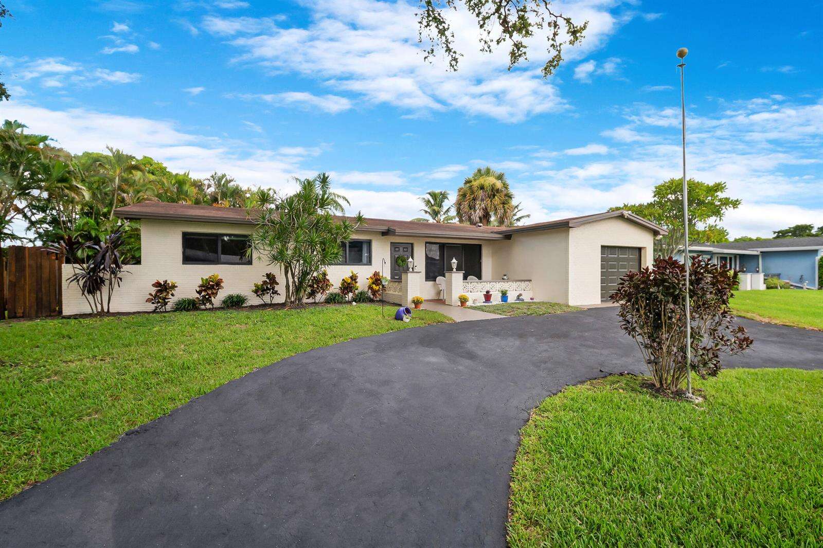 510 93rd, Pembroke Pines, FL 33024 - For Sale photo 2