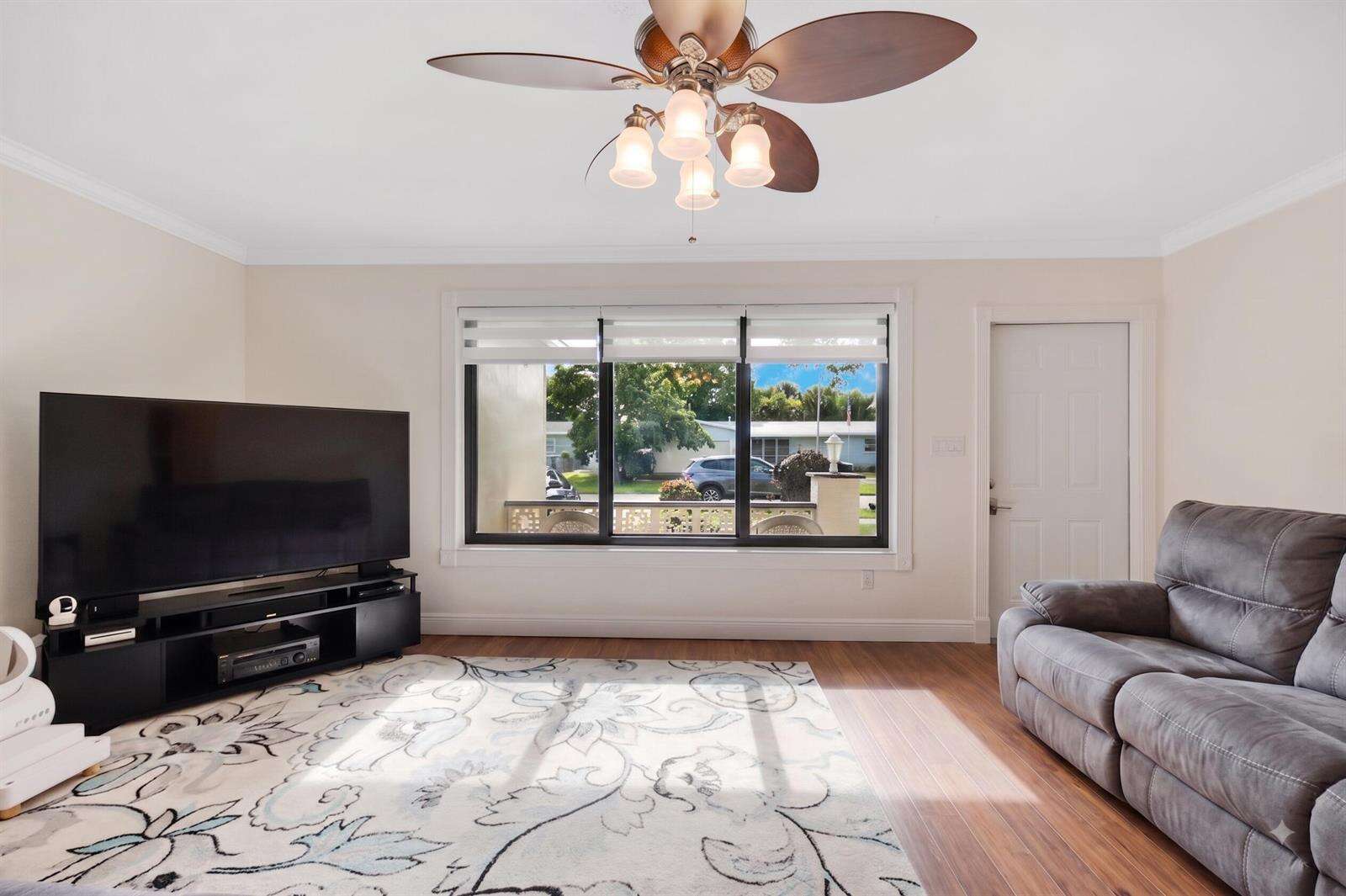 510 93rd, Pembroke Pines, FL 33024 - For Sale photo 4