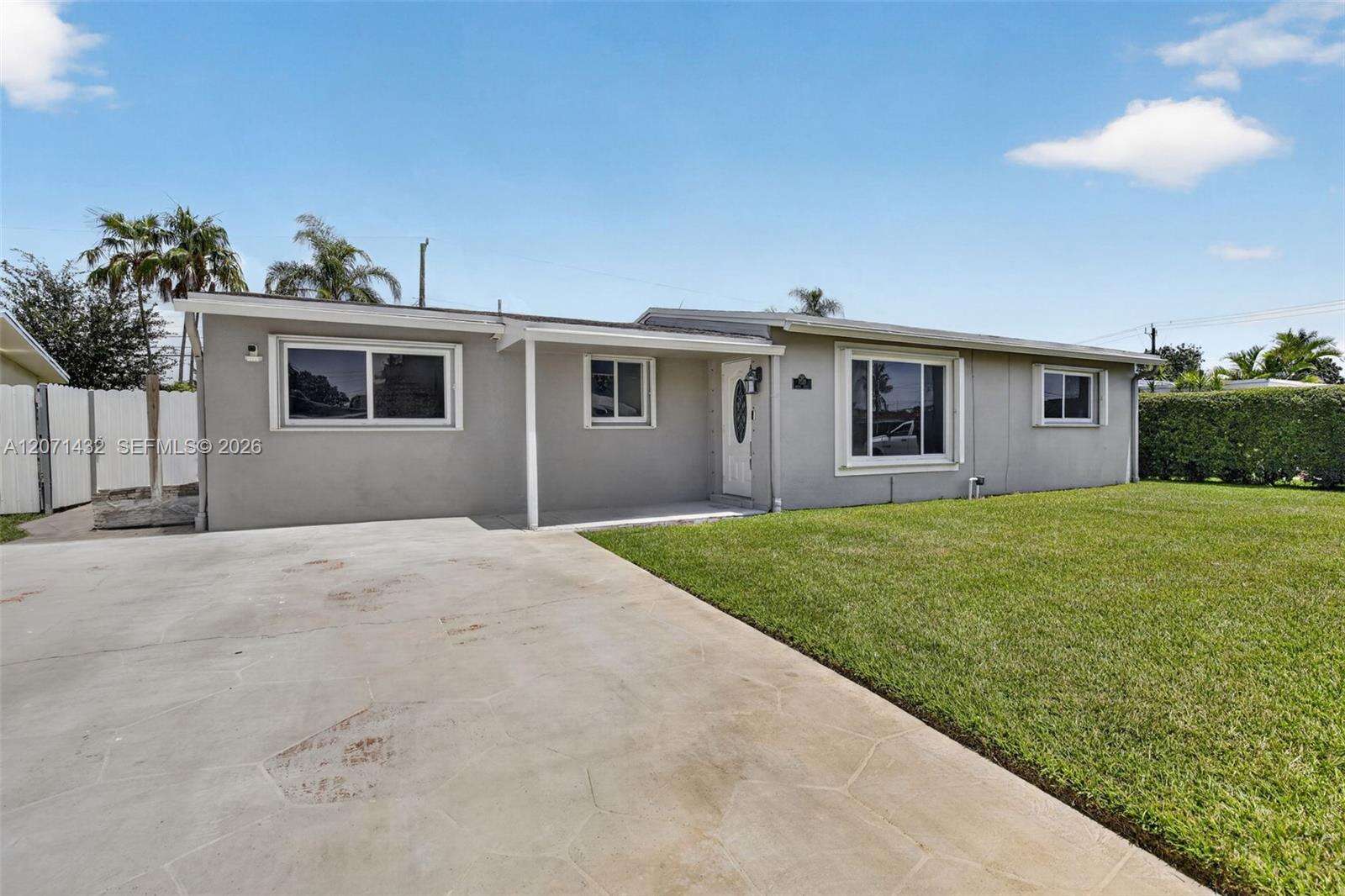 7521 Eaton St, Hollywood, FL 33024 - For Sale photo 2