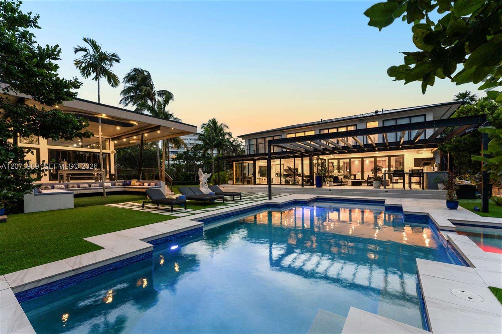 795 Lakeview Dr, Miami Beach, FL 33140 - For Sale photo 2