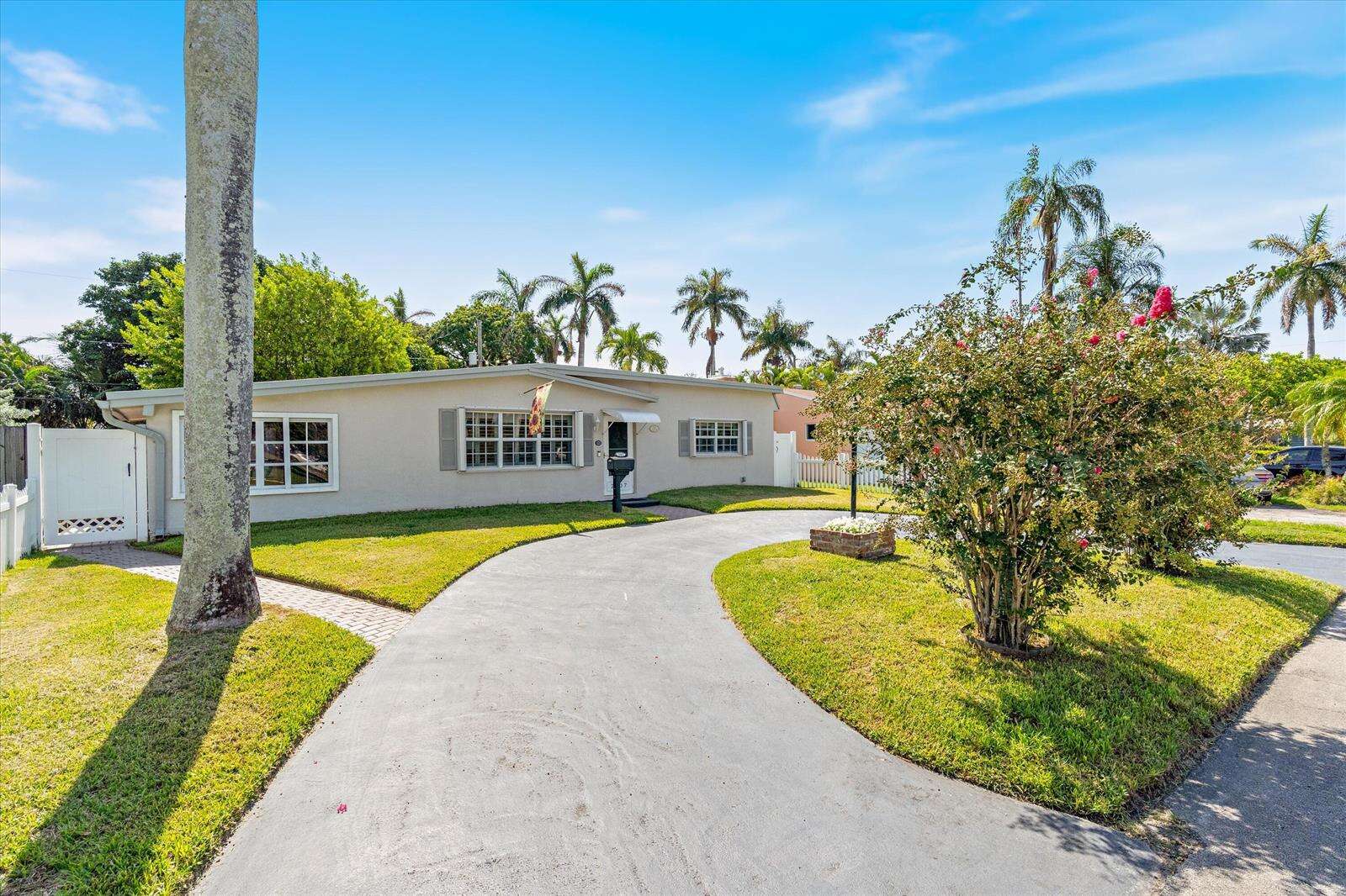 2107 15th, Hollywood, FL 33020 - For Sale photo 2
