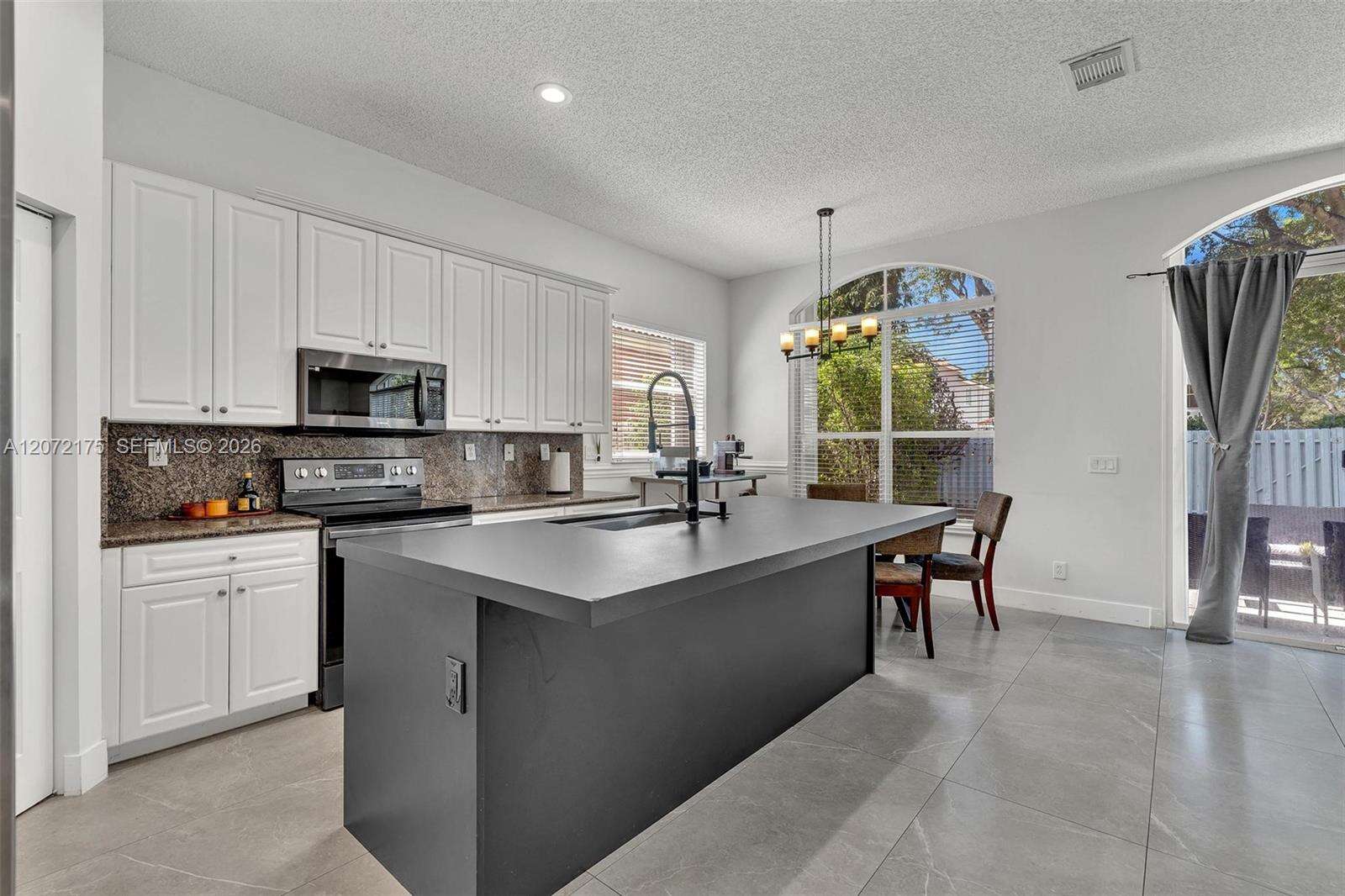 7654 21st Dr, Pembroke Pines, FL 33024 - For Sale photo 8
