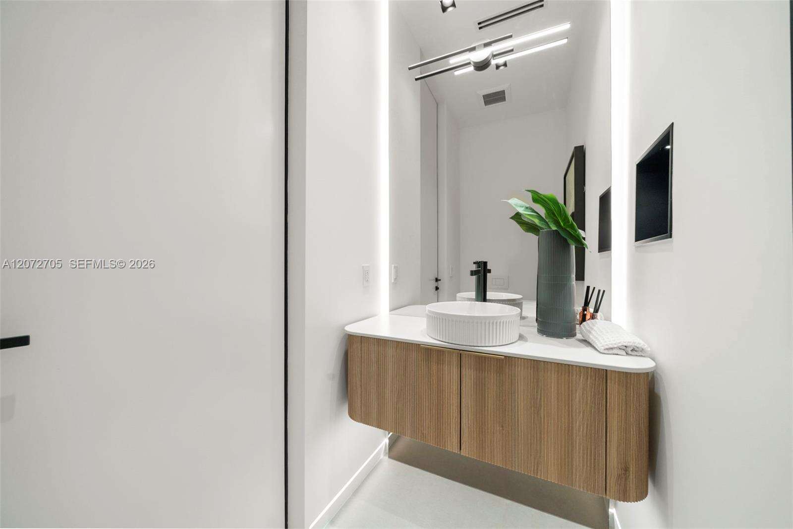 Miami Beach, FL 33141 - For Sale photo 37