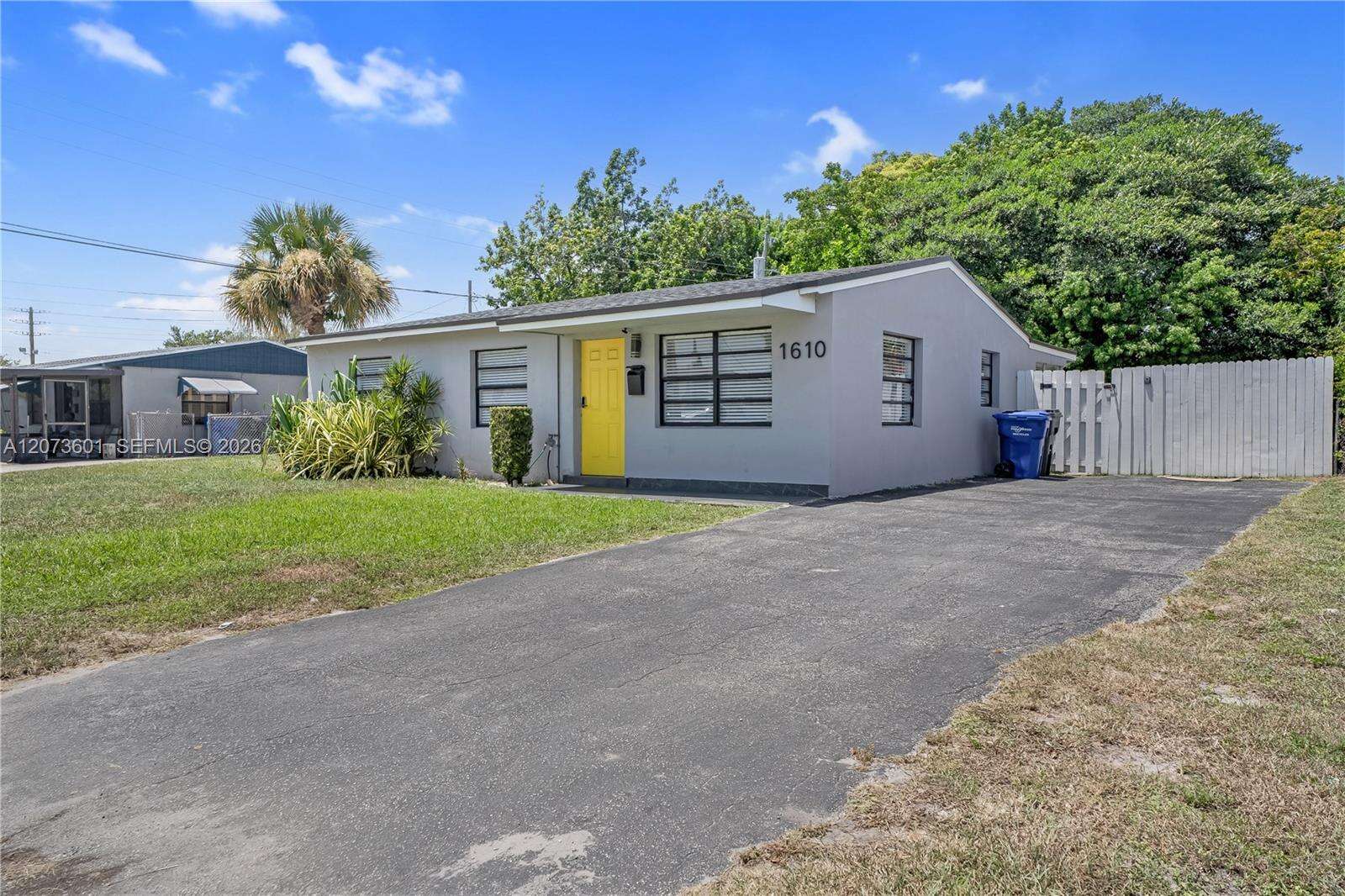 1610 24th Ct, Hollywood, FL 33020 - For Sale photo 2
