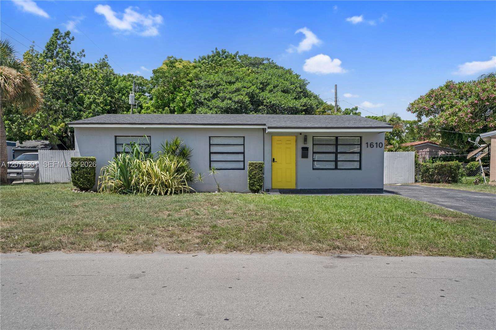 1610 24th Ct, Hollywood, FL 33020 - For Sale photo 4