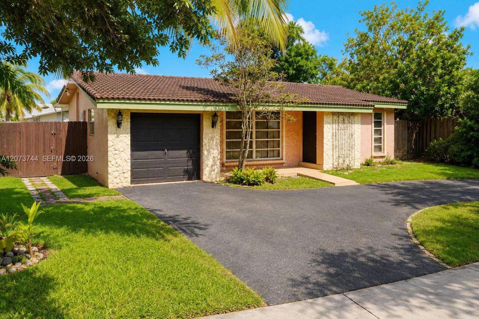 1060 Douglas Rd, Pembroke Pines, FL 33024 - For Sale photo 2