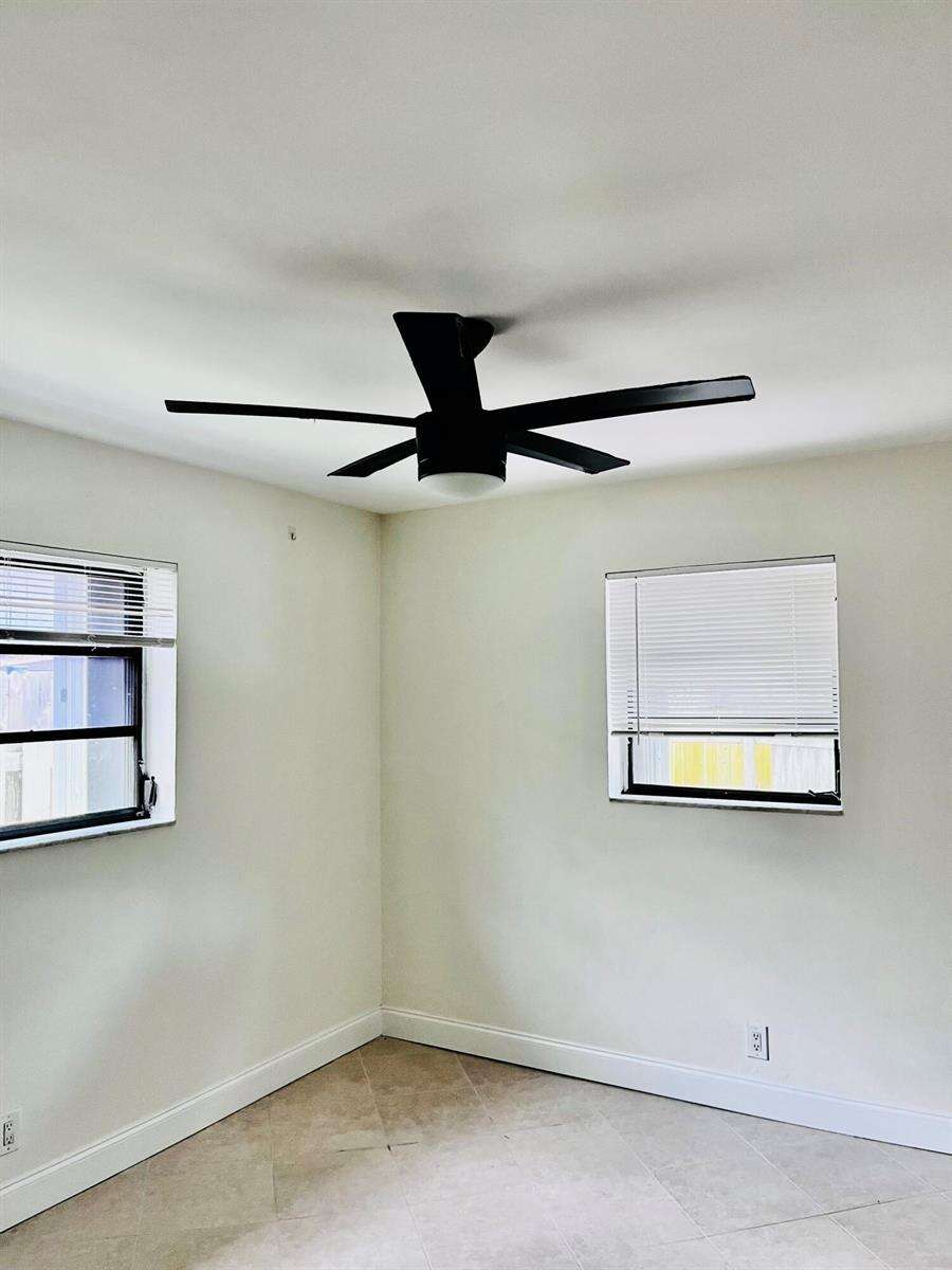 924 Johnson, Hollywood, FL 33019 - For Sale photo 11