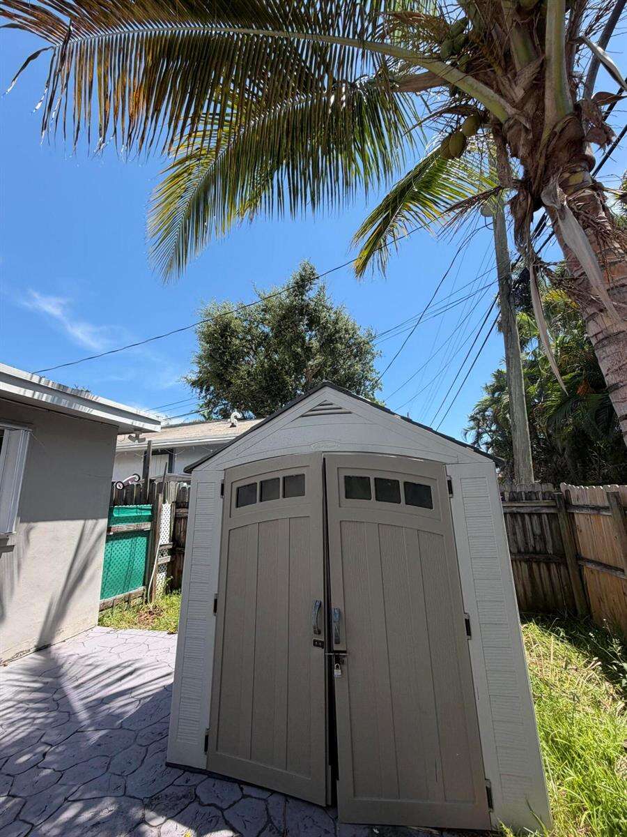 924 Johnson, Hollywood, FL 33019 - For Sale photo 18