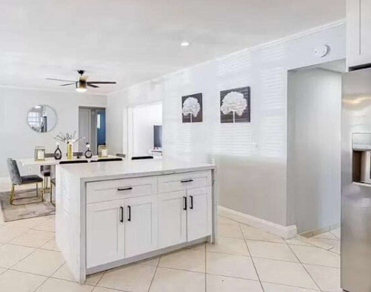 924 Johnson, Hollywood, FL 33019 - For Sale photo 3