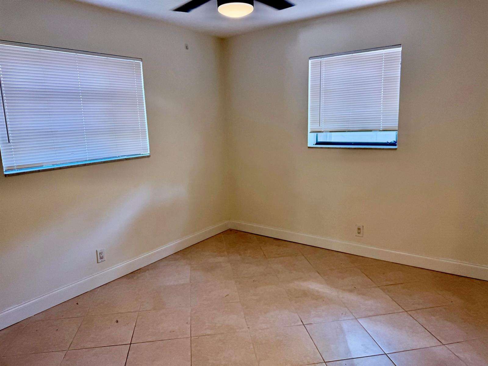 924 Johnson, Hollywood, FL 33019 - For Sale photo 22