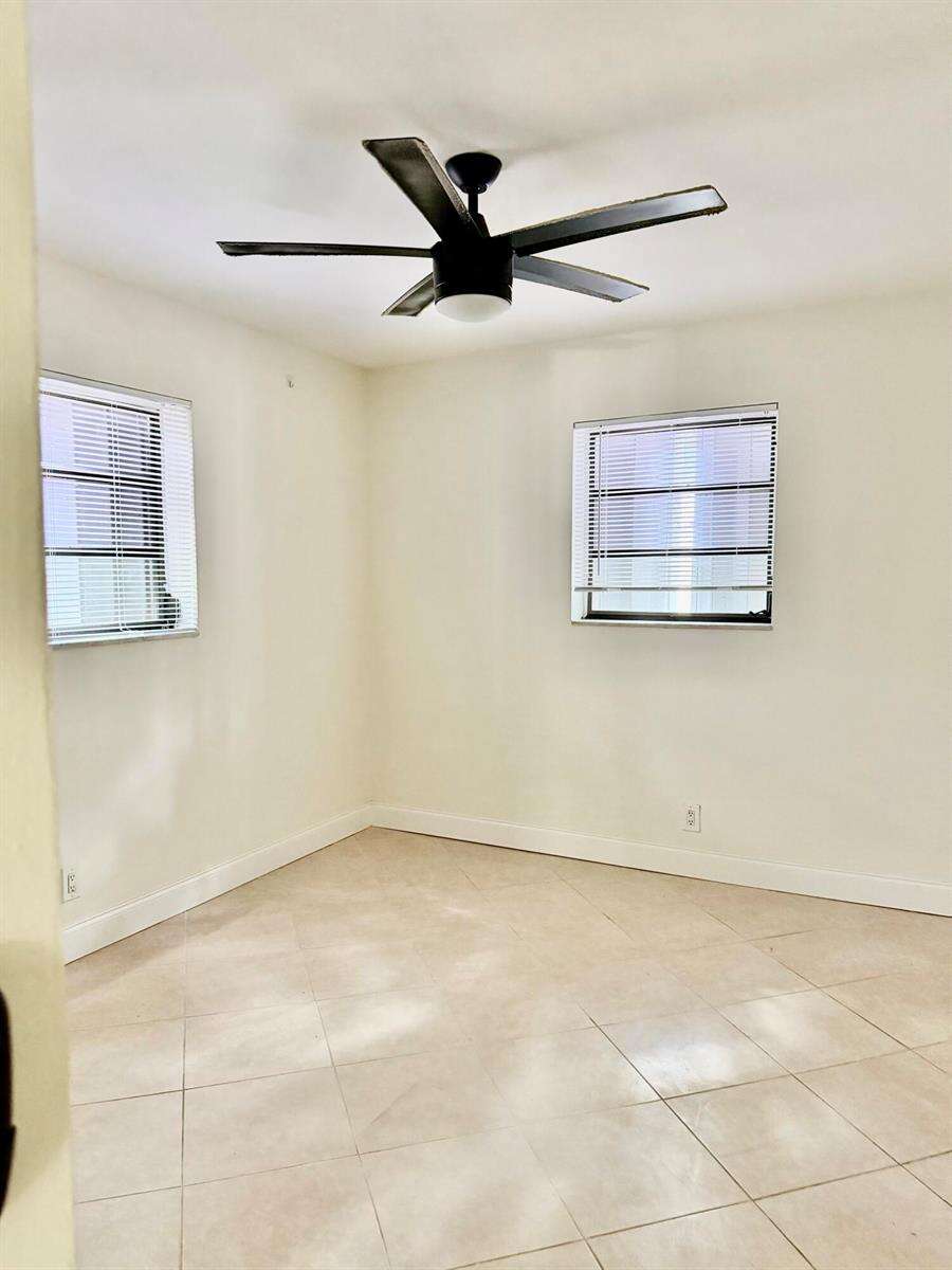 924 Johnson, Hollywood, FL 33019 - For Sale photo 32
