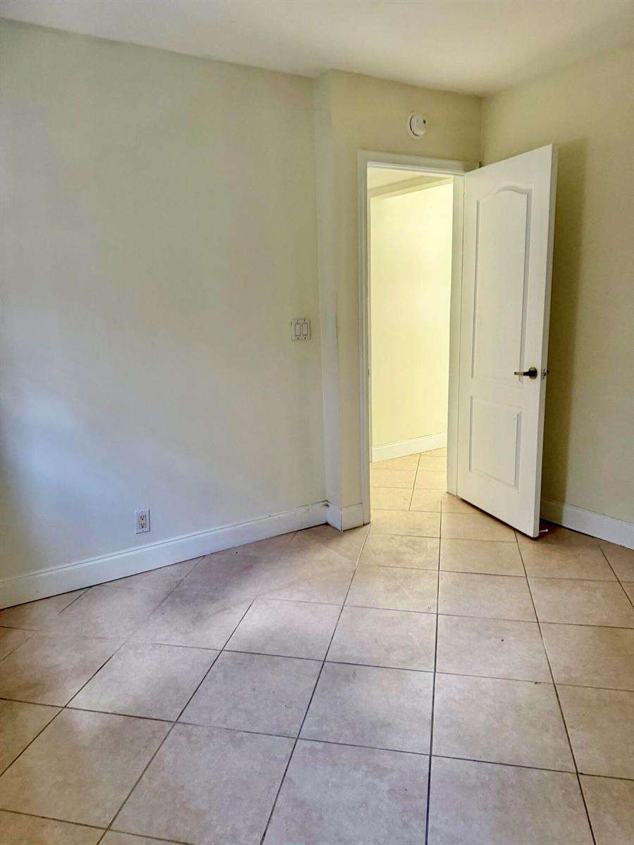924 Johnson, Hollywood, FL 33019 - For Sale photo 37