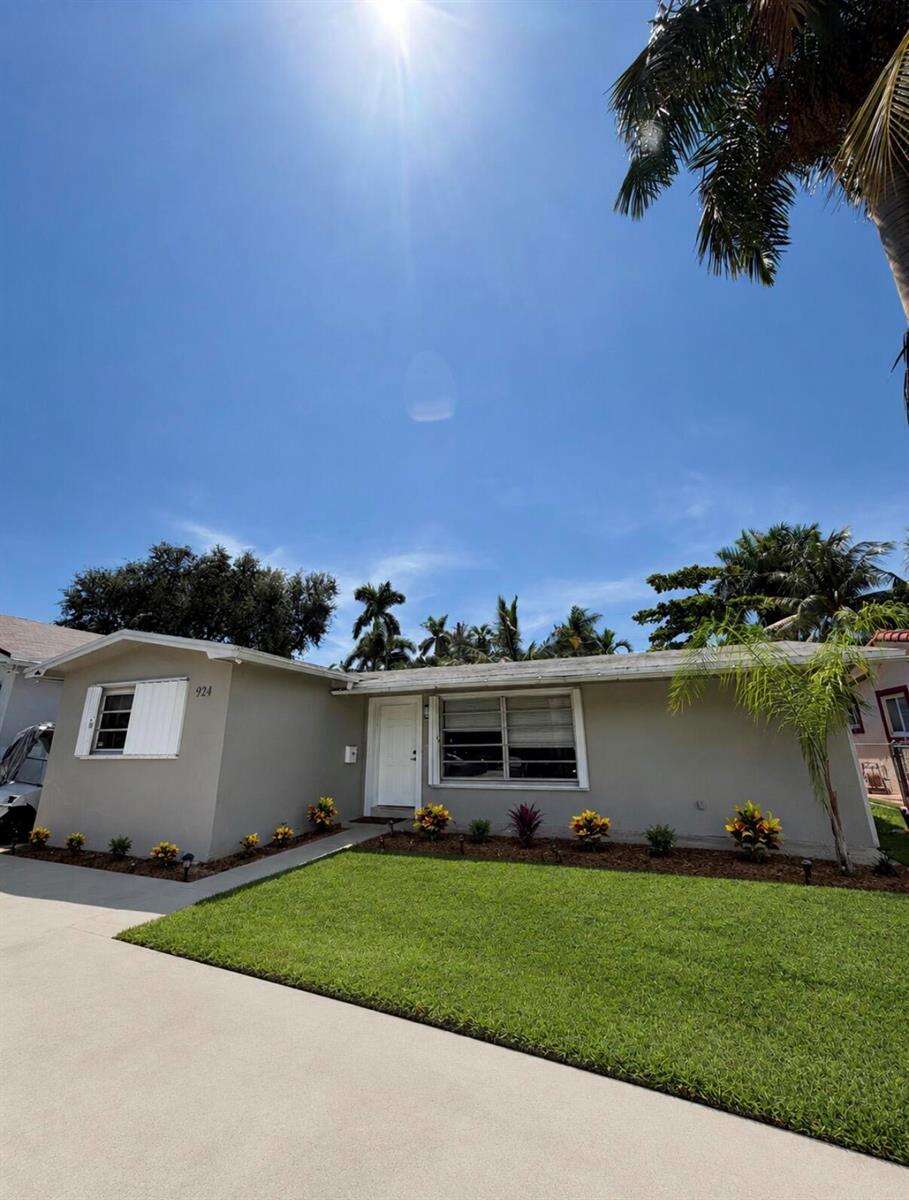 924 Johnson, Hollywood, FL 33019 - For Sale photo 5