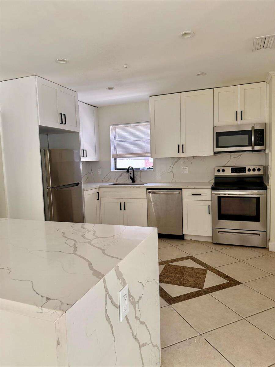 924 Johnson, Hollywood, FL 33019 - For Sale photo 43