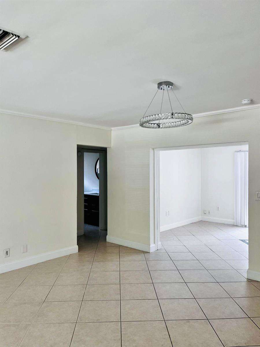 924 Johnson, Hollywood, FL 33019 - For Sale photo 6