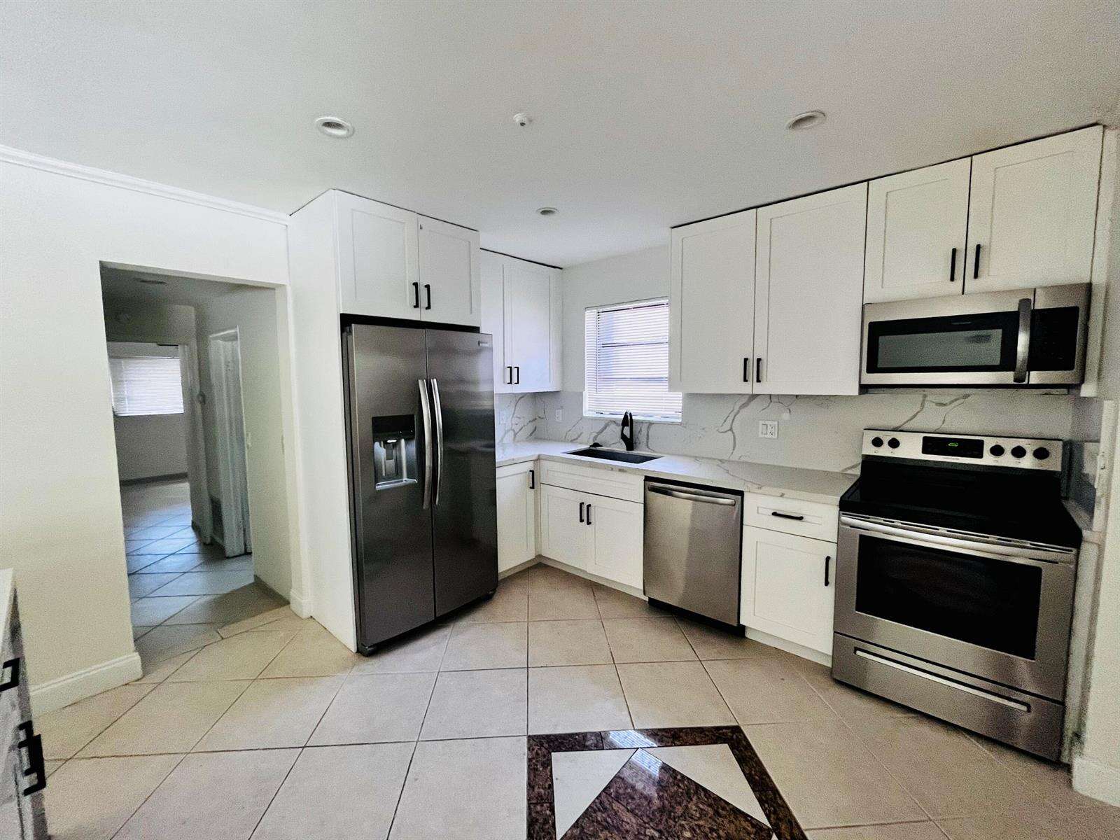 924 Johnson, Hollywood, FL 33019 - For Sale photo 7