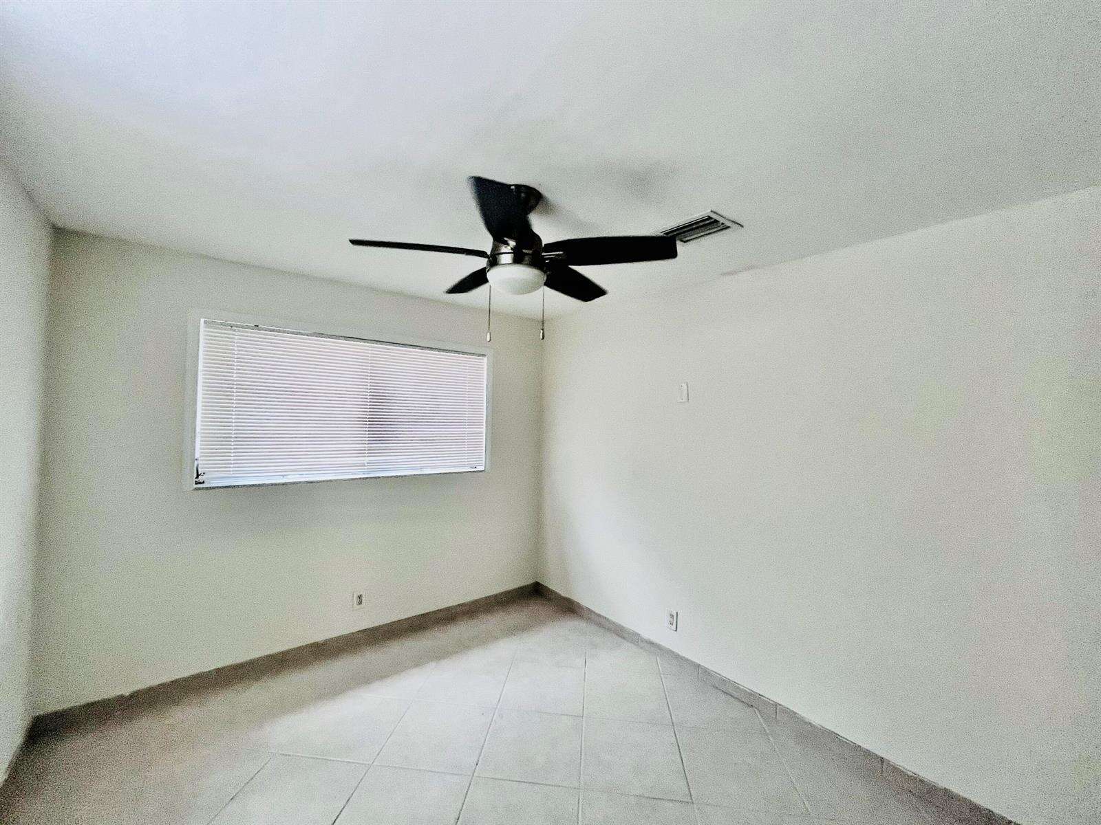 924 Johnson, Hollywood, FL 33019 - For Sale photo 8