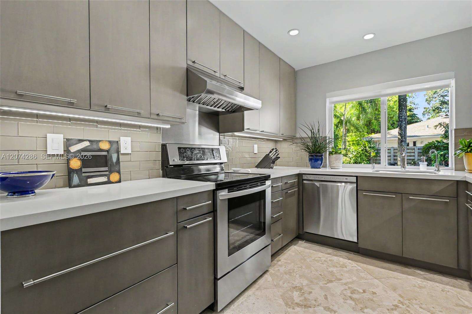 13 Dogwood Rd, Hollywood, FL 33021 - For Sale photo 16