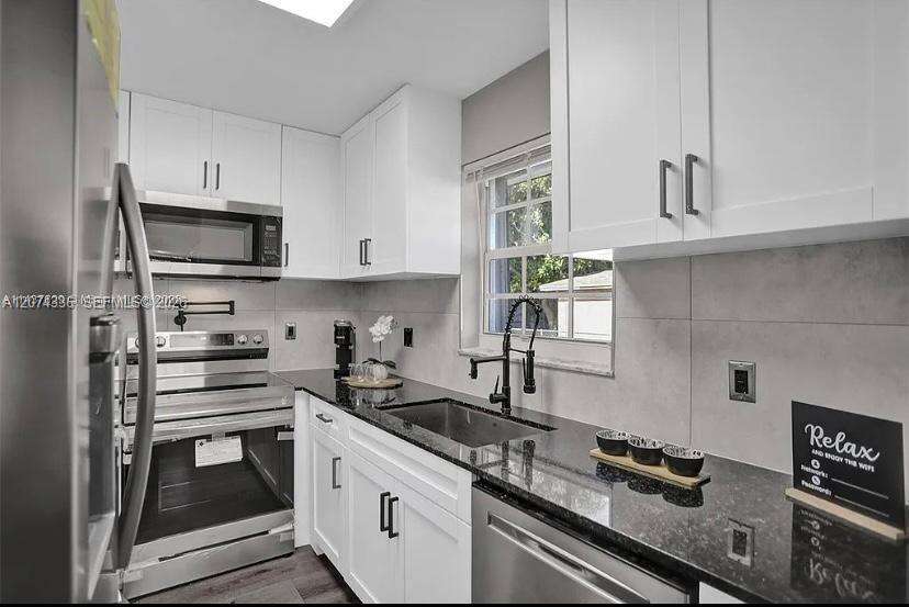 302 9th St, Hallandale Beach, FL 33009 - For Sale photo 5
