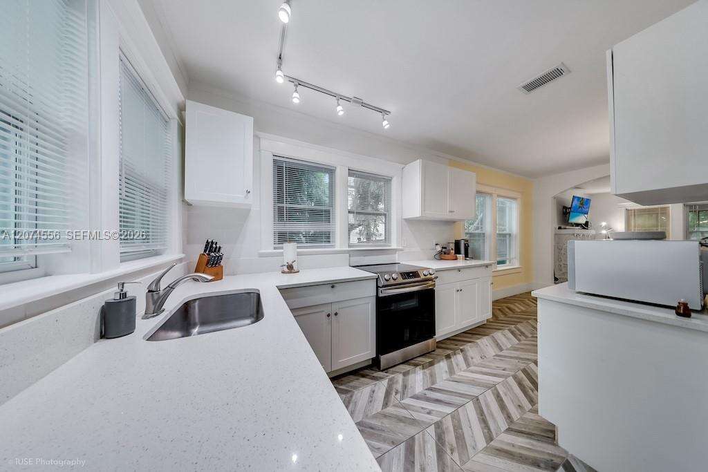 46 43rd St, Miami, FL 33137 - For Sale photo 9