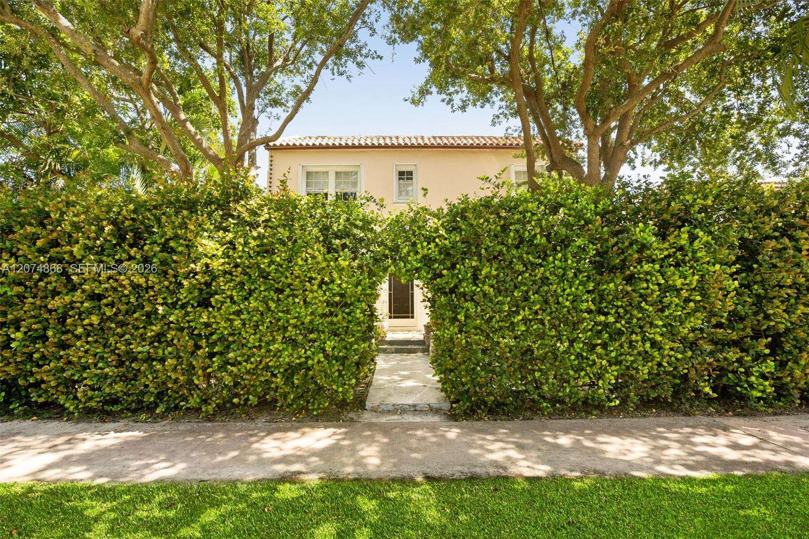 524 47th St, Miami Beach, FL 33140 - For Sale photo 1