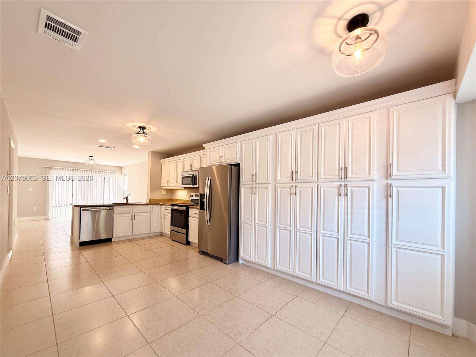 1140 Oysterwood St, Hollywood, FL 33019 - For Sale photo 11