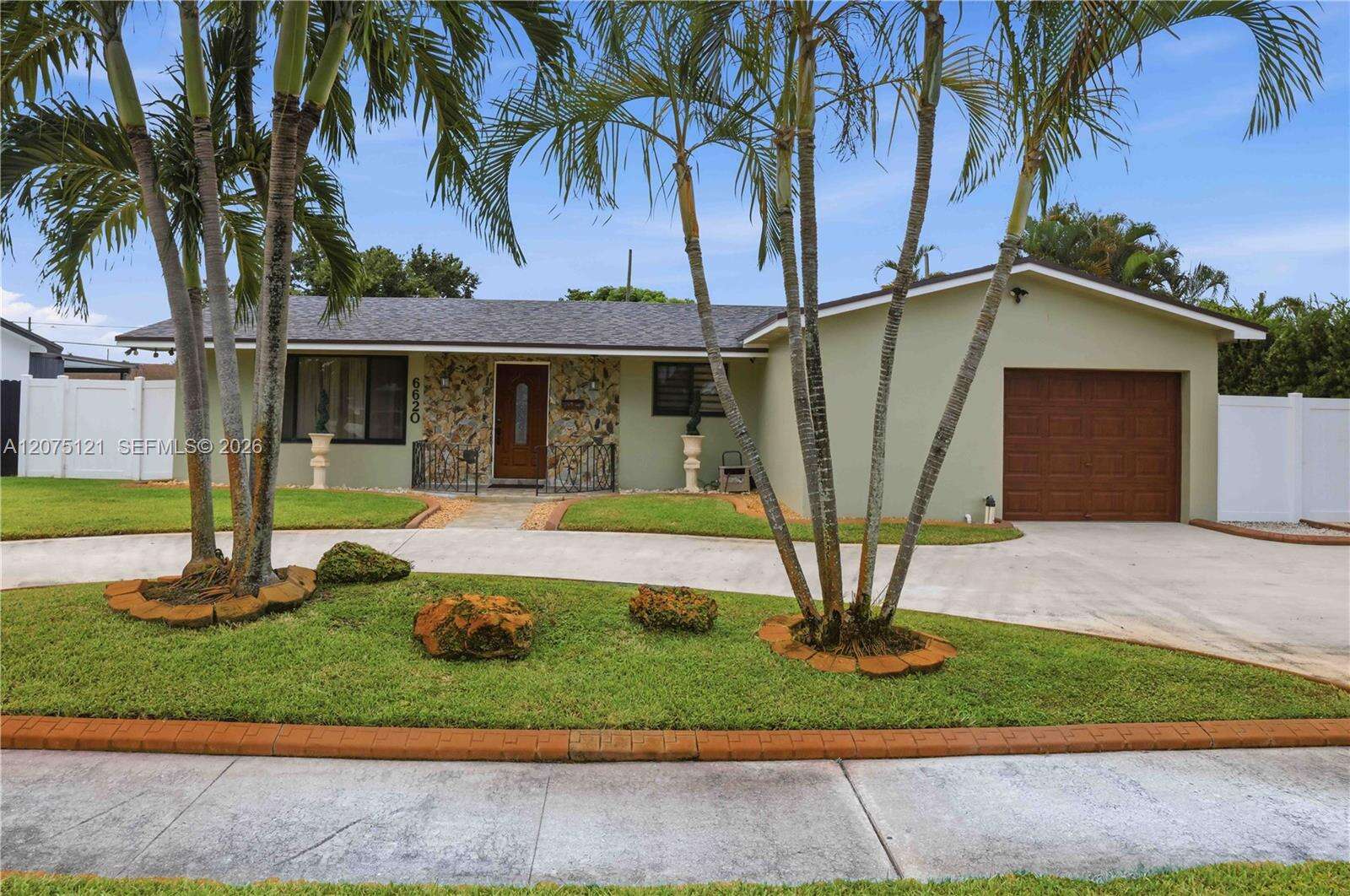 6620 6th St, Pembroke Pines, FL 33023 - For Sale photo 1