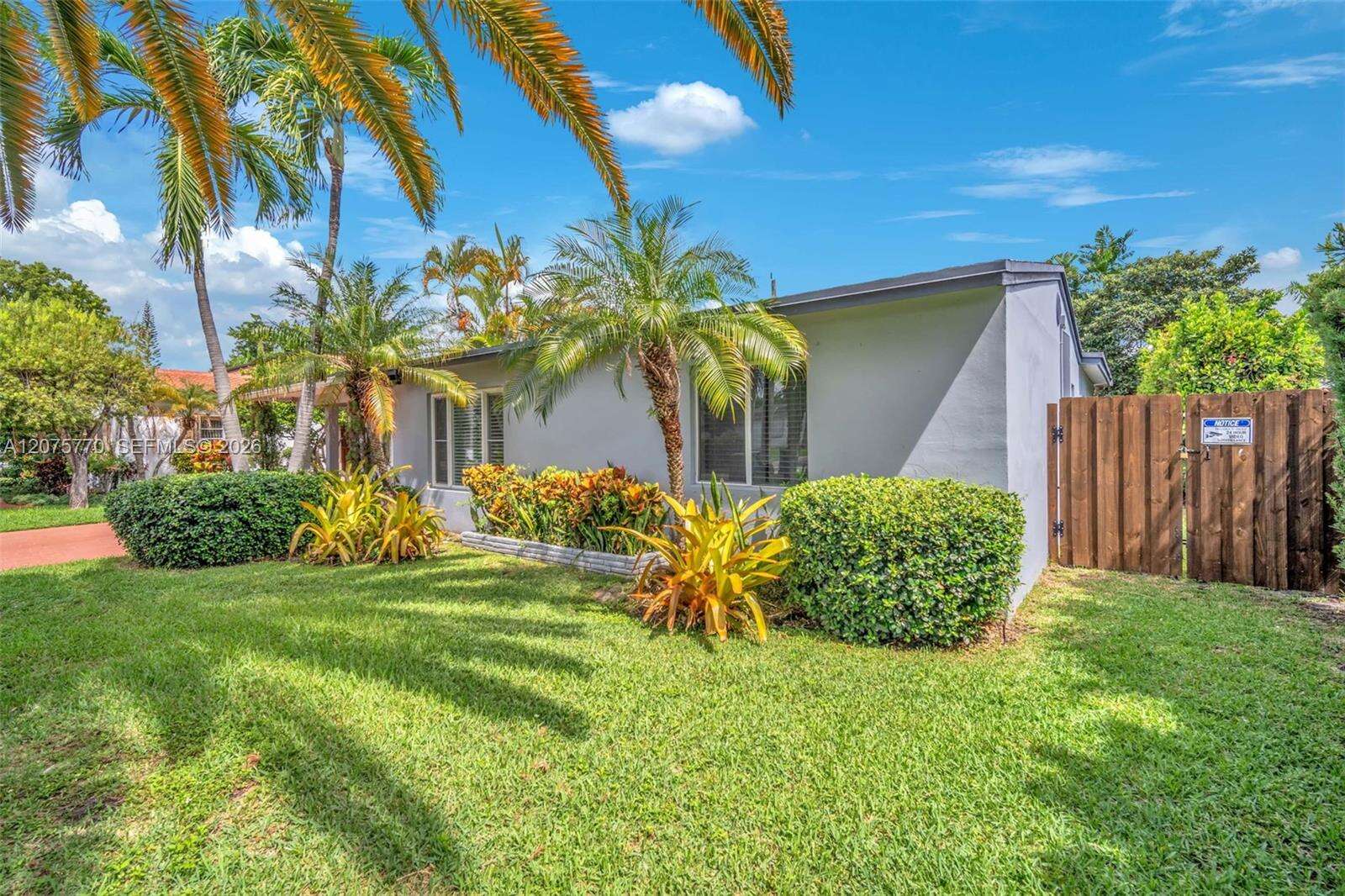 907 5th St, Hallandale Beach, FL 33009 - For Sale photo 2