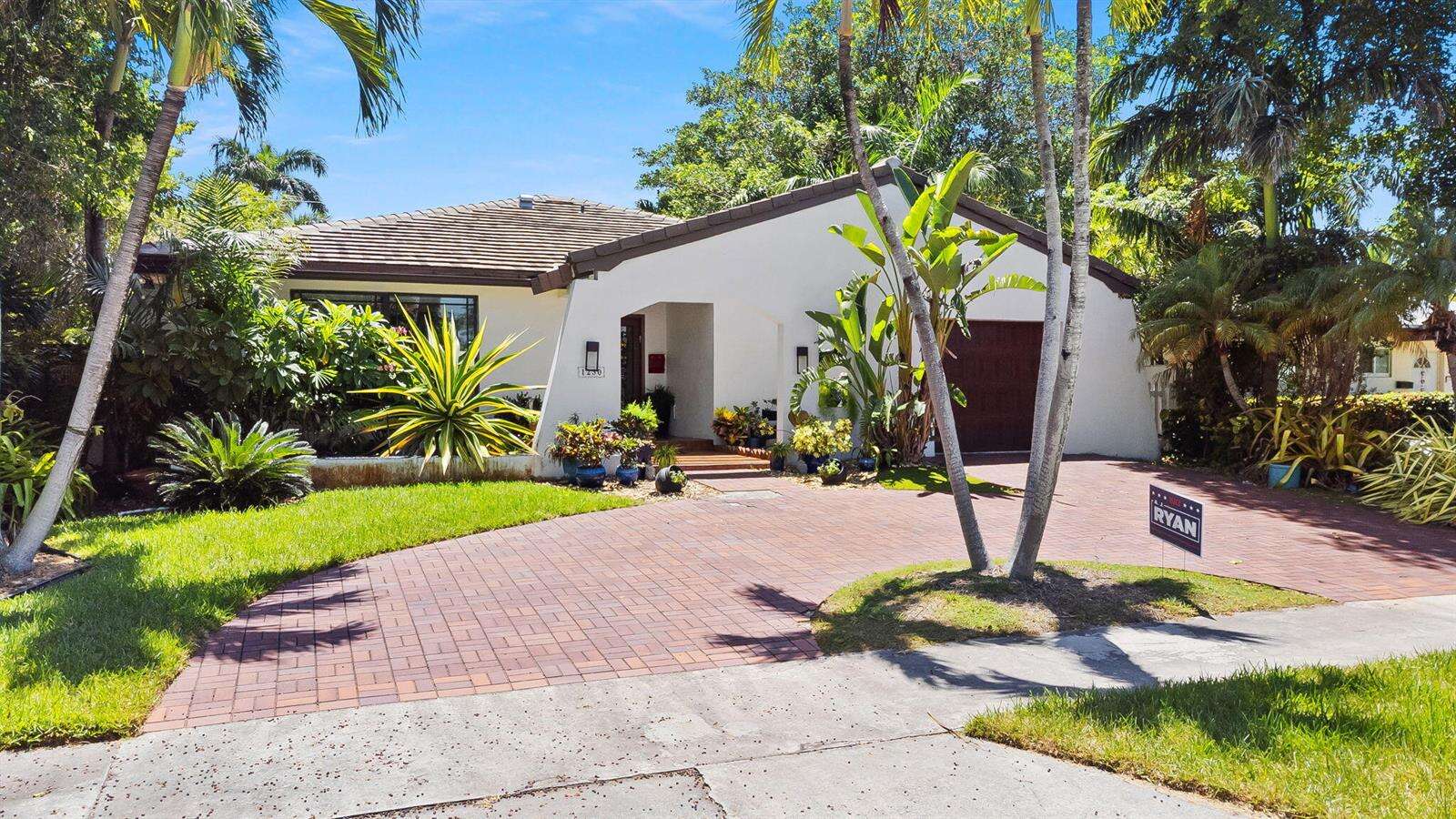 1230 Taylor, Hollywood, FL 33019 - For Sale photo 2