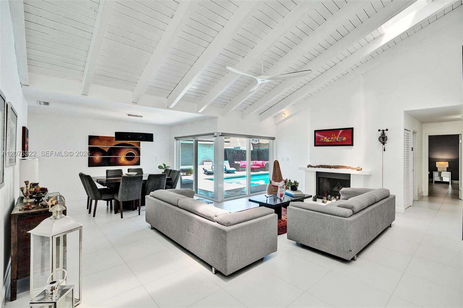 18 Boxwood Rd, Hollywood, FL 33021 - For Sale photo 2