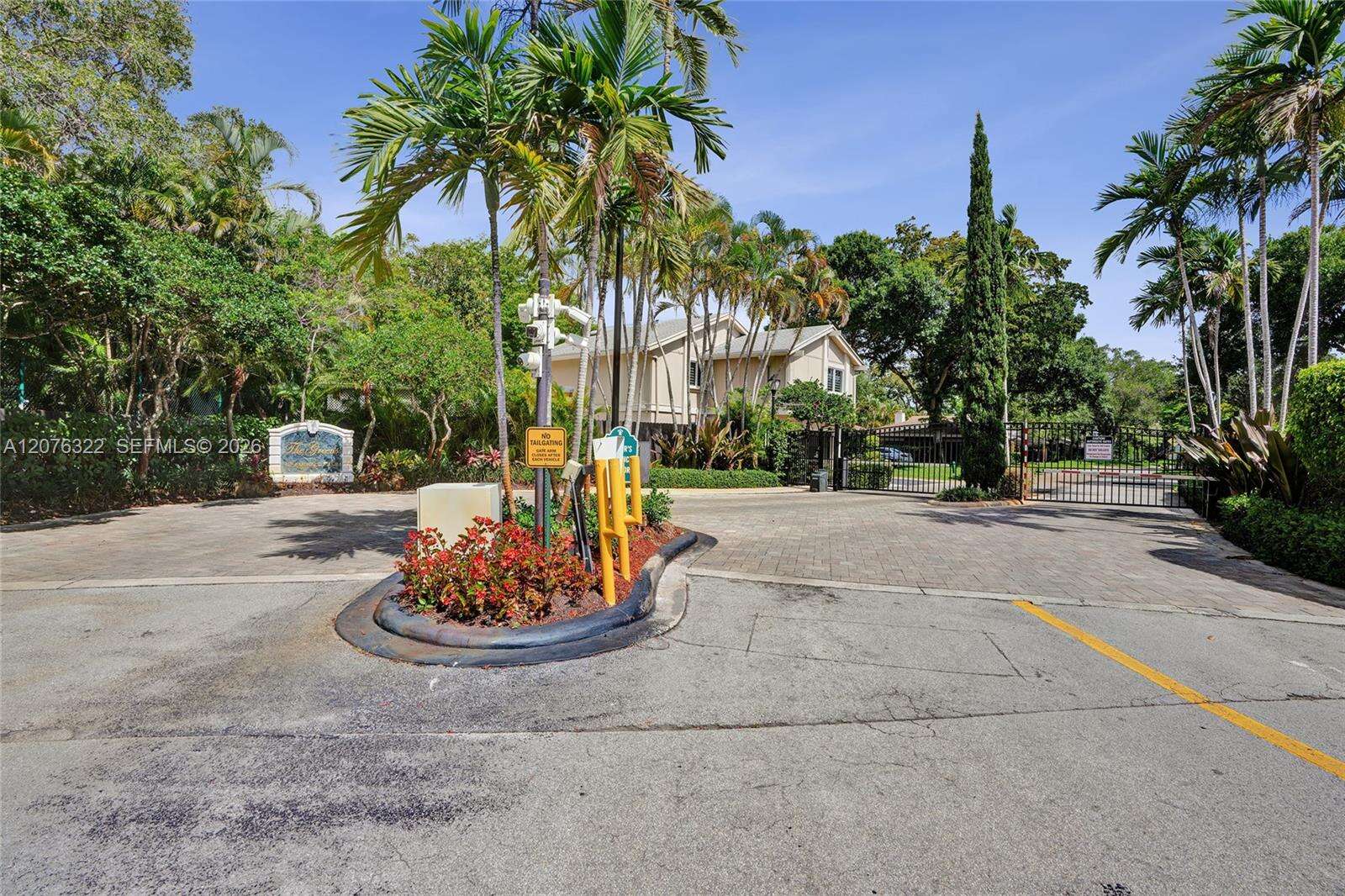 18 Boxwood Rd, Hollywood, FL 33021 - For Sale photo 42