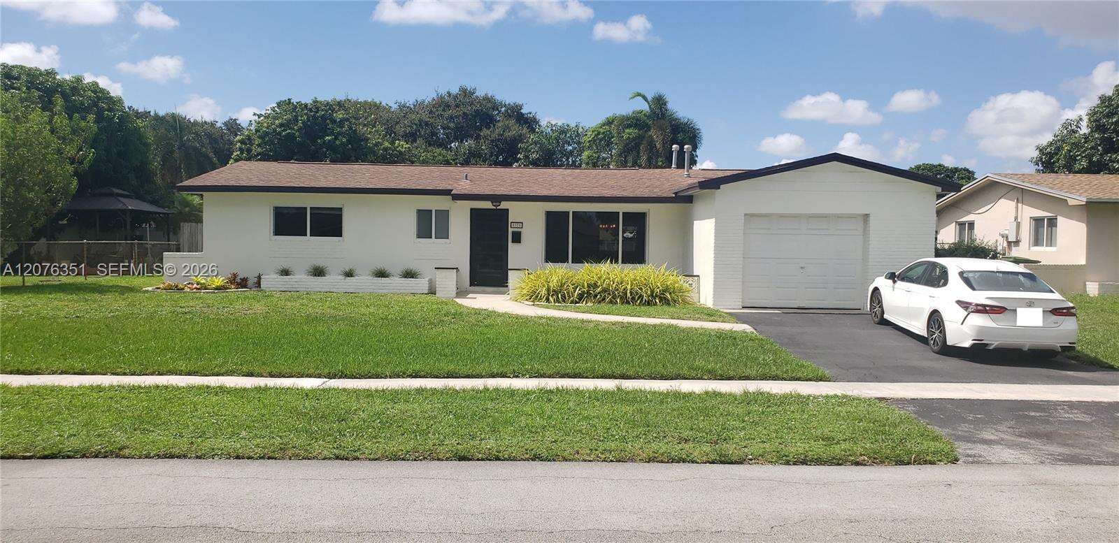 8320 24th Ct, Pembroke Pines, FL 33024 - For Sale photo 4