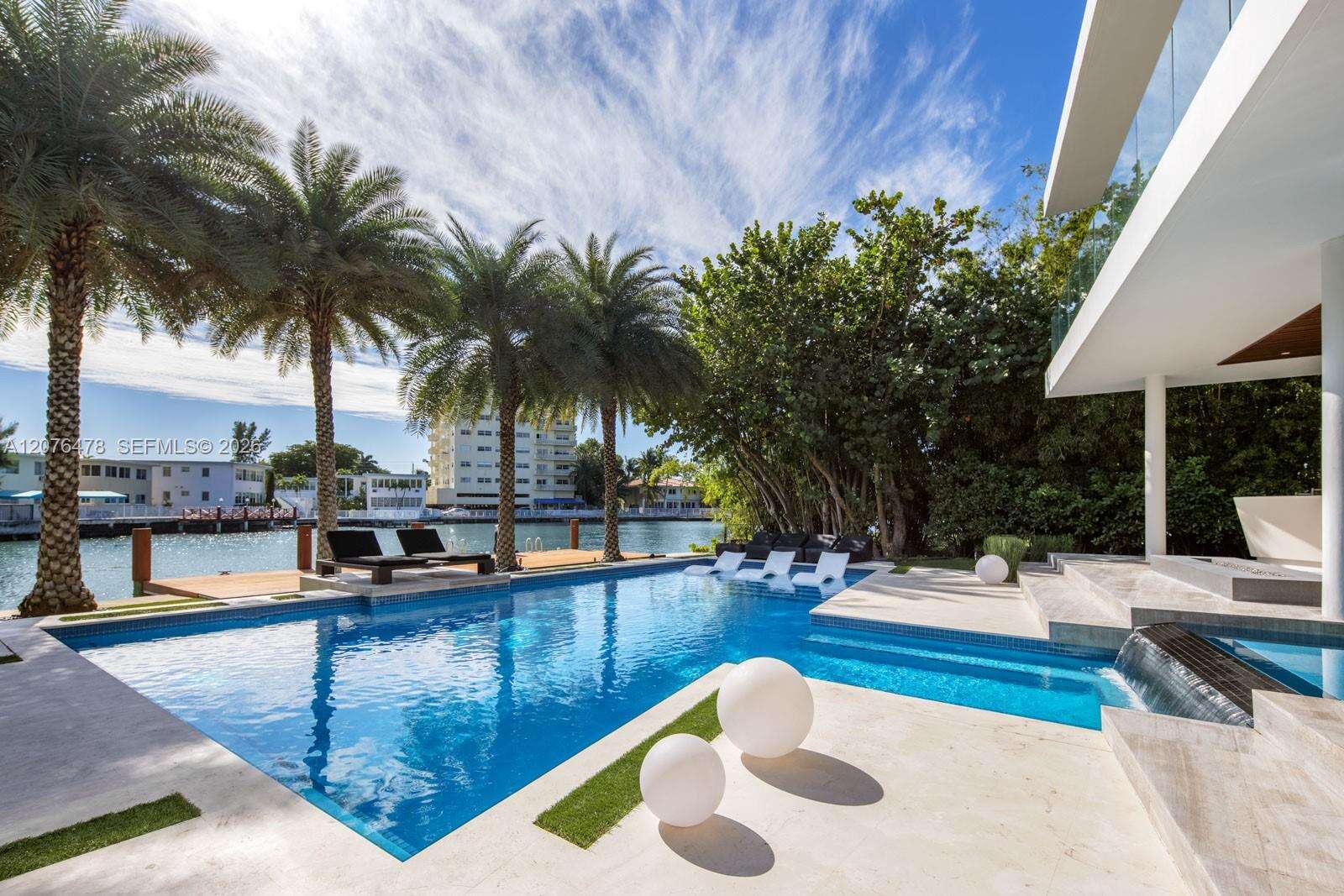 528 Lakeview Ct, Miami Beach, FL 33140 - For Sale photo 25