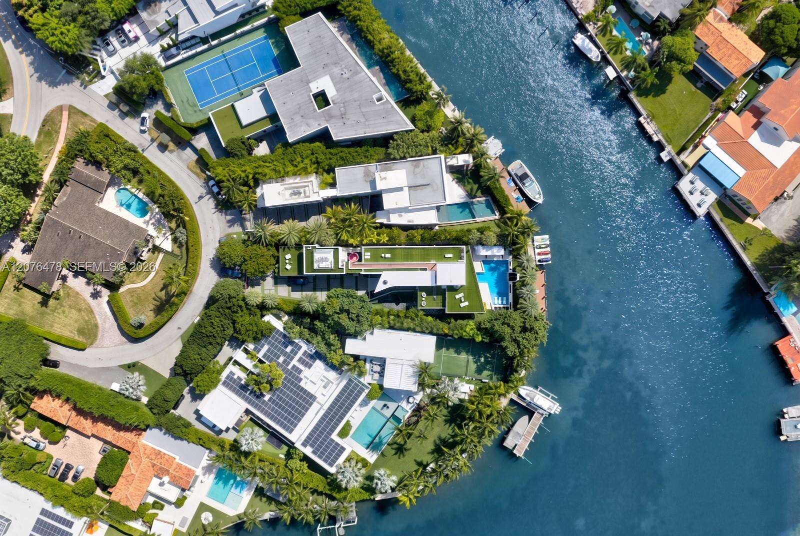 528 Lakeview Ct, Miami Beach, FL 33140 - For Sale photo 4