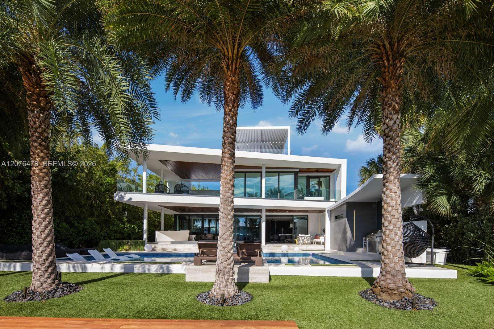 528 Lakeview Ct, Miami Beach, FL 33140 - For Sale photo 10