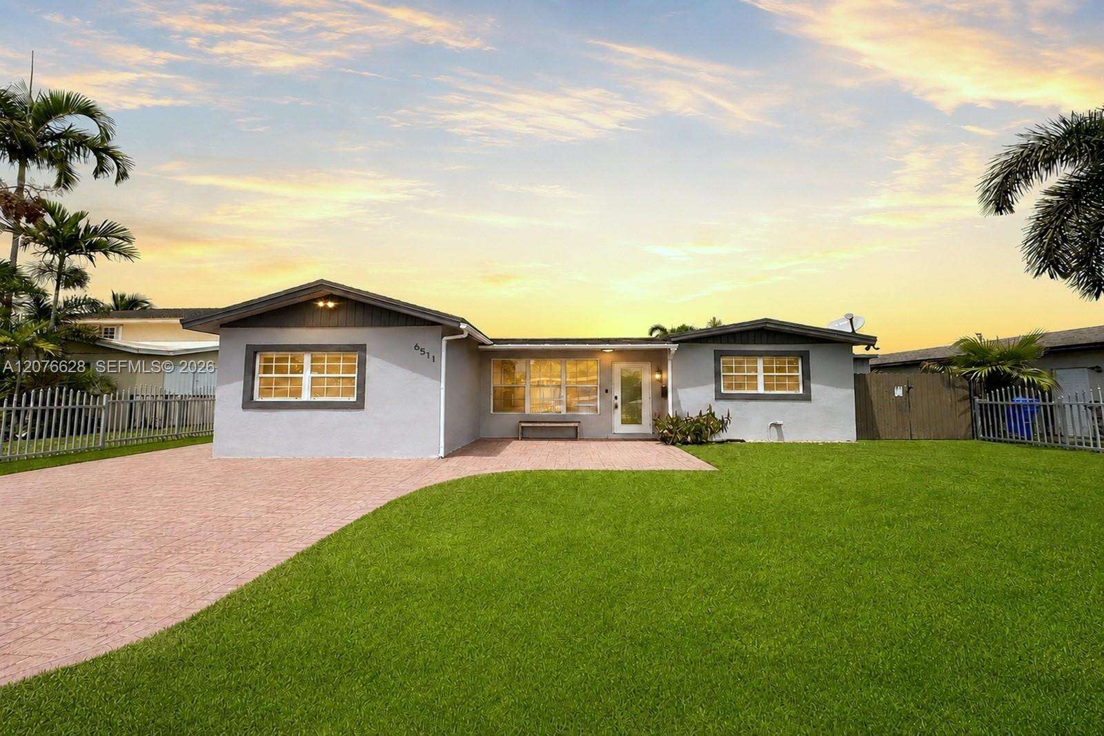 6511 Park St, Hollywood, FL 33024 - For Sale photo 1
