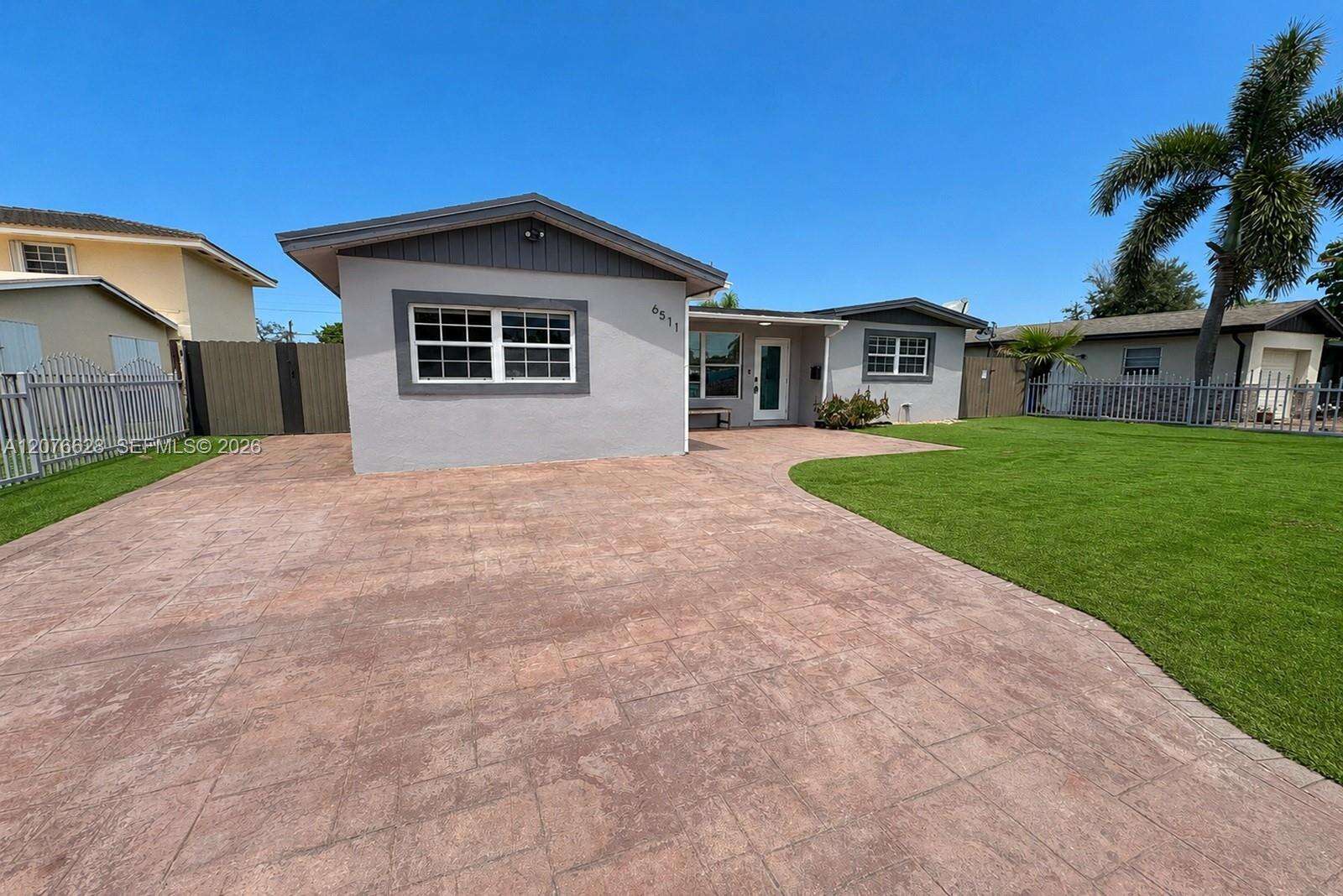 6511 Park St, Hollywood, FL 33024 - For Sale photo 2