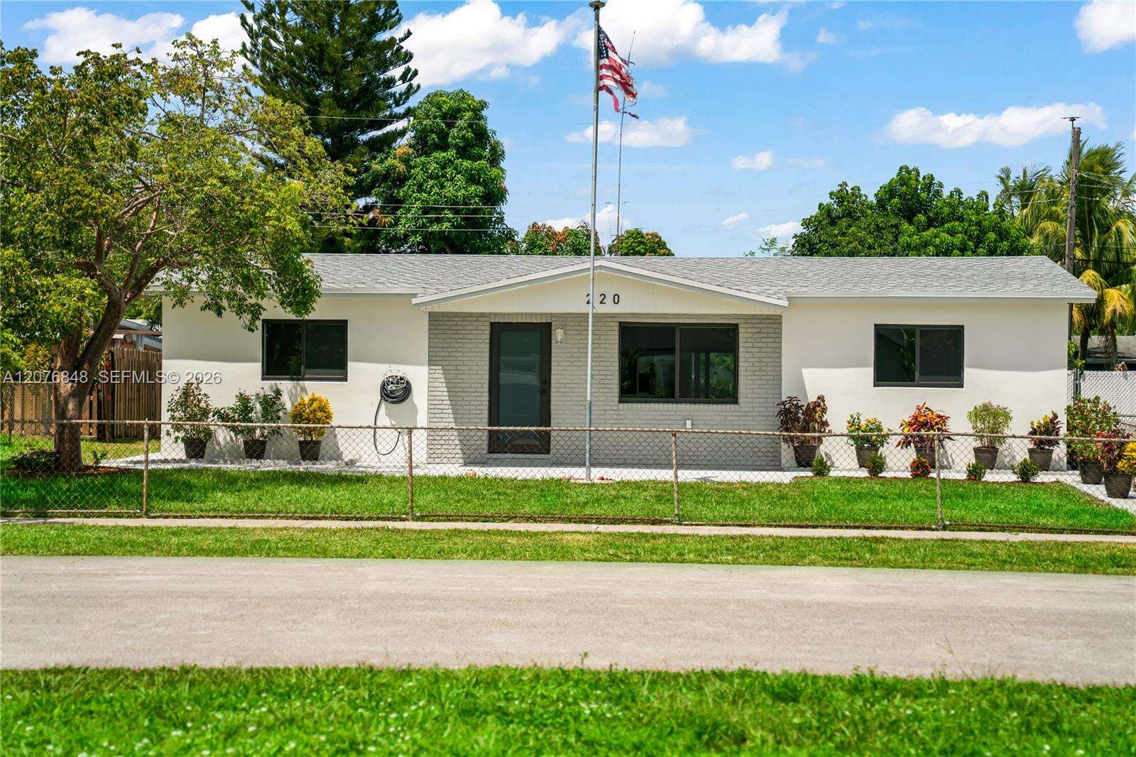 220 69th Ter, Hollywood, FL 33024 - For Sale photo 1