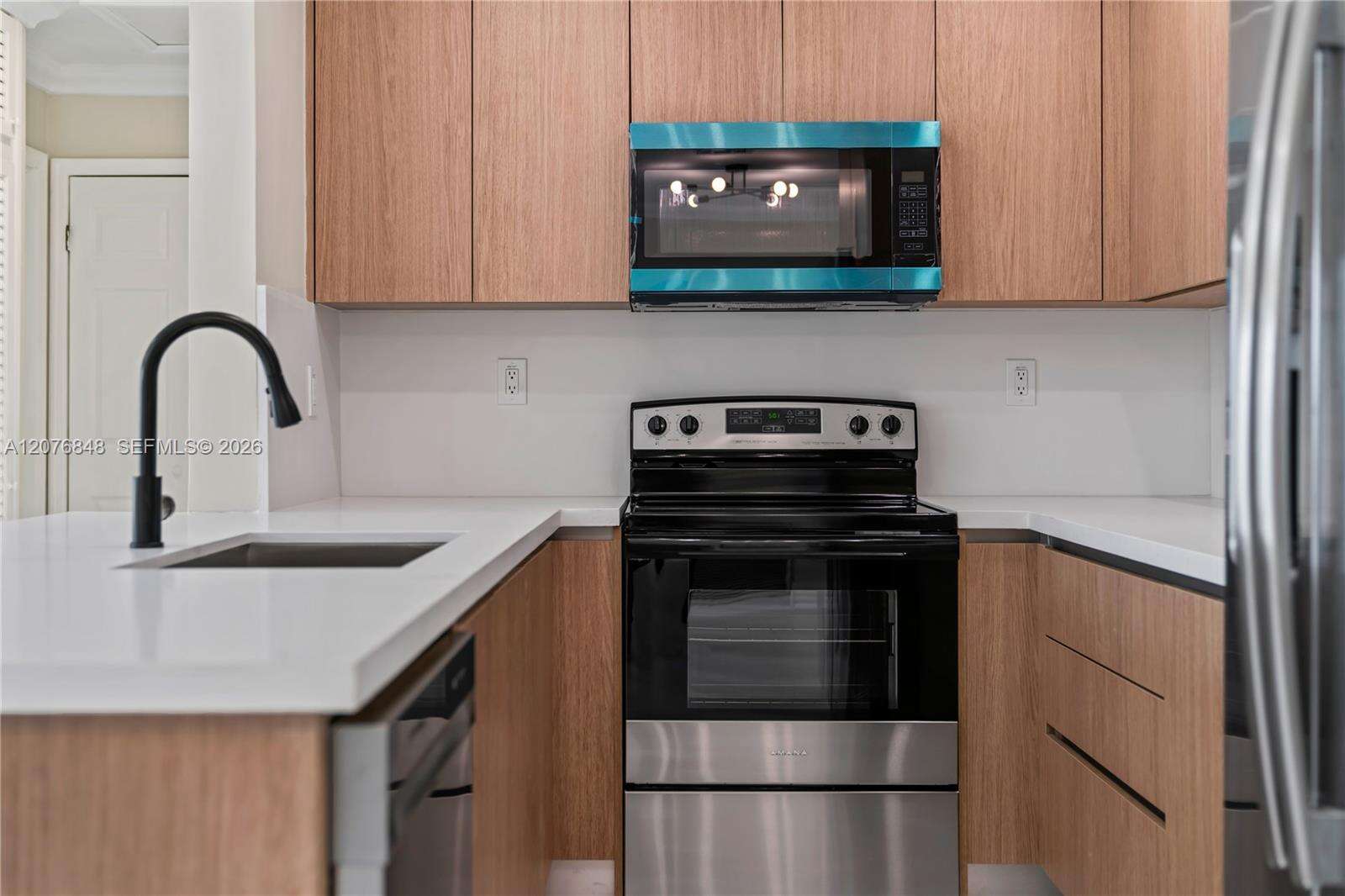 220 69th Ter, Hollywood, FL 33024 - For Sale photo 13