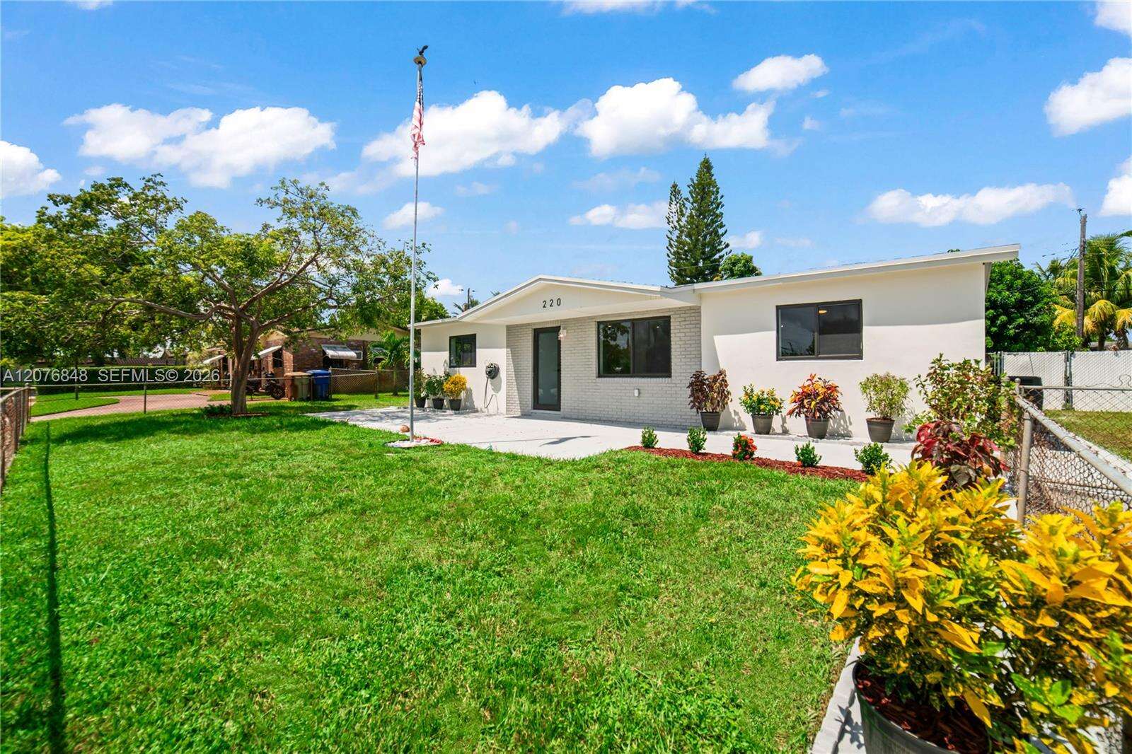 220 69th Ter, Hollywood, FL 33024 - For Sale photo 3