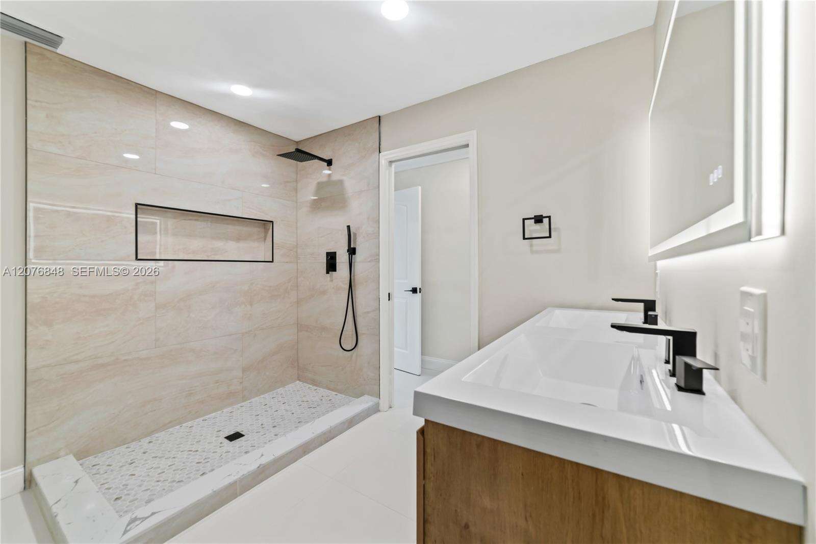 220 69th Ter, Hollywood, FL 33024 - For Sale photo 24