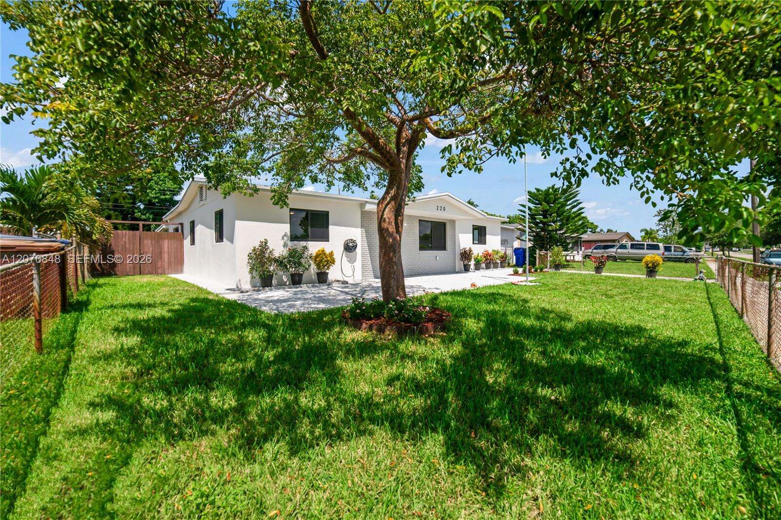 220 69th Ter, Hollywood, FL 33024 - For Sale photo 4