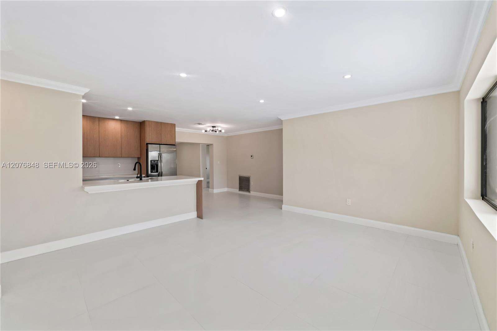 220 69th Ter, Hollywood, FL 33024 - For Sale photo 6