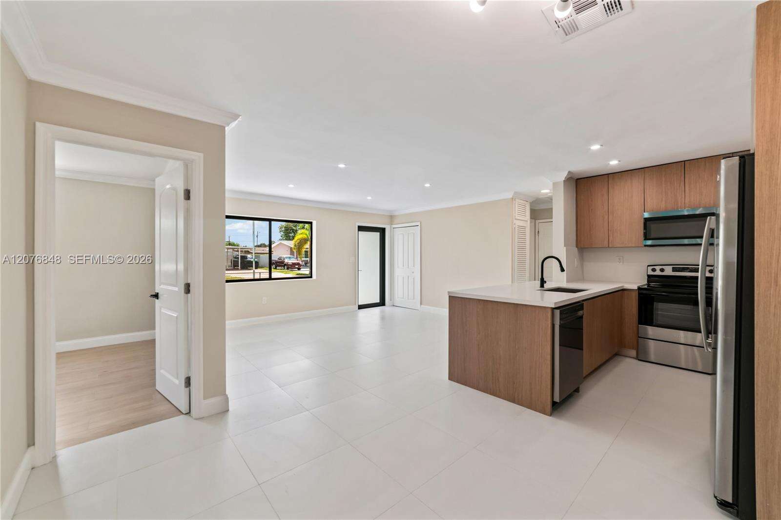 220 69th Ter, Hollywood, FL 33024 - For Sale photo 7