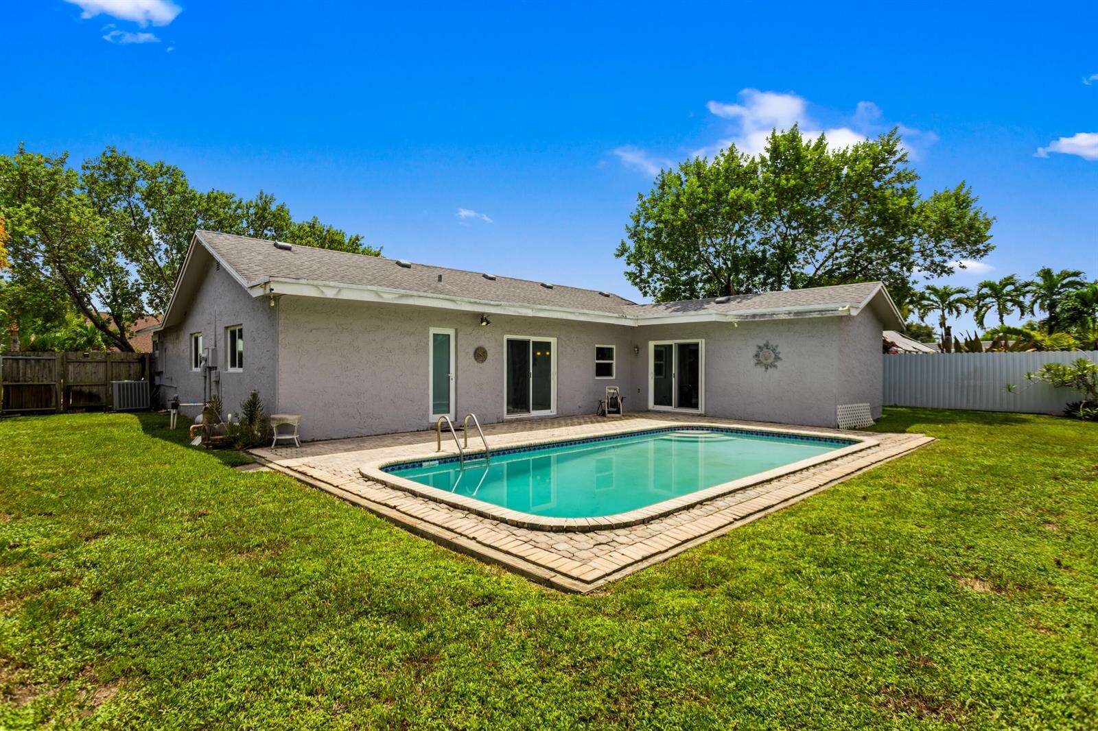 8621 3rd, Pembroke Pines, FL 33024 - For Sale photo 2
