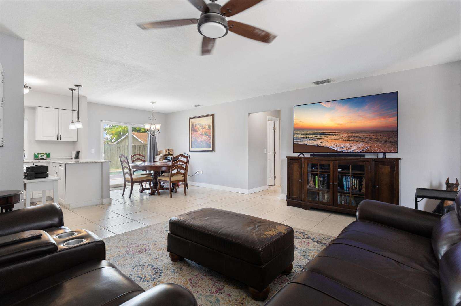 8621 3rd, Pembroke Pines, FL 33024 - For Sale photo 5