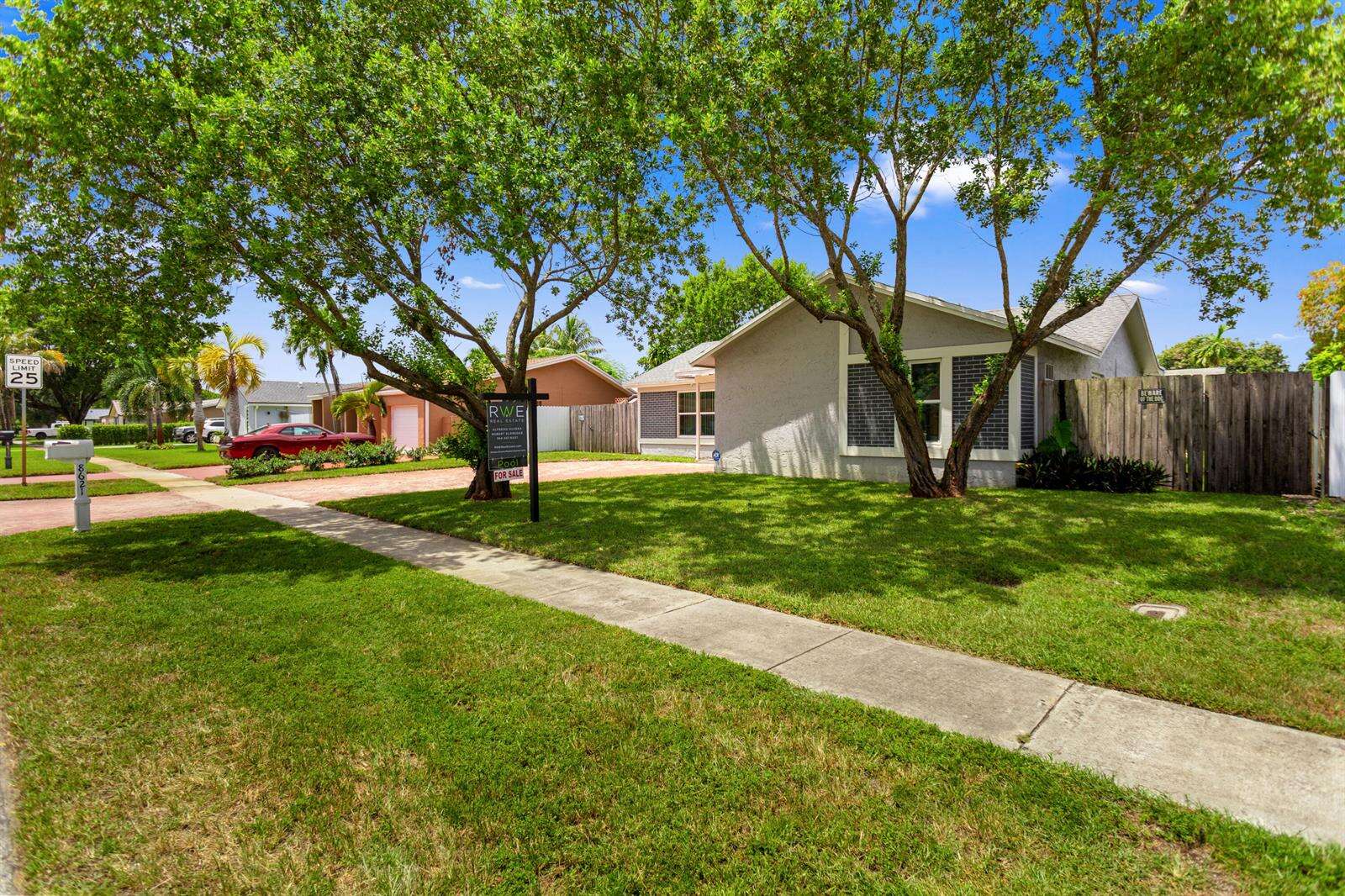 8621 3rd, Pembroke Pines, FL 33024 - For Sale photo 10